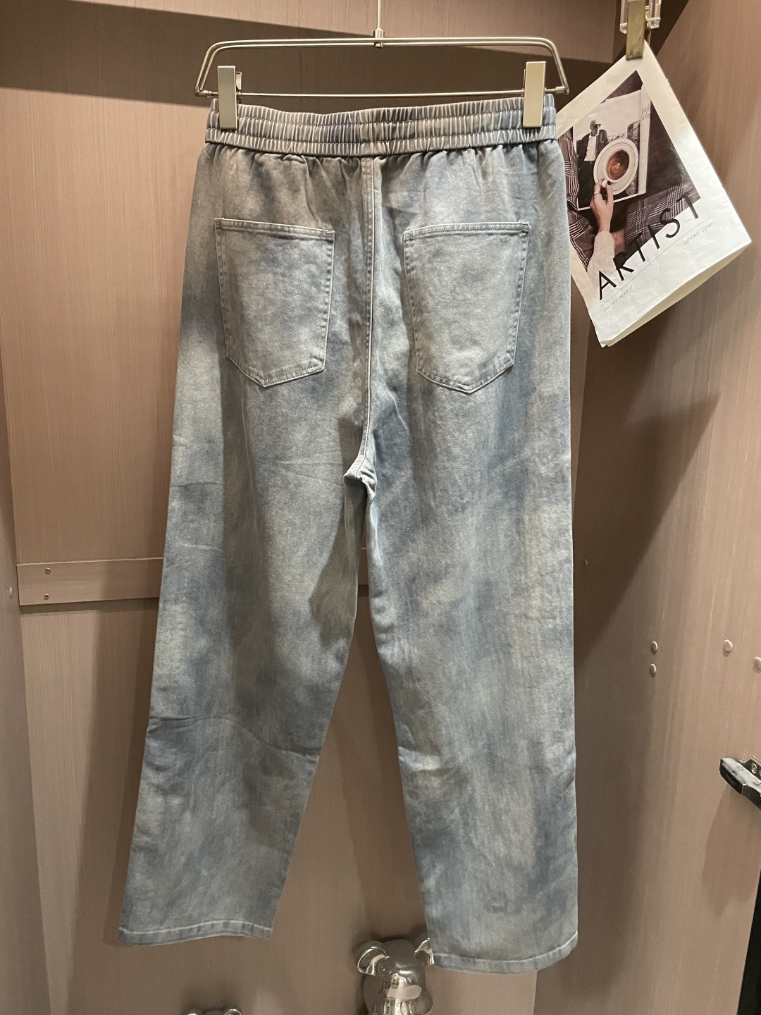 圣罗兰 2025秋冬最新休闲裤 潮人必备 版型超赞，能很好的修复各种腿型，非常个性！柔软排汗，舒适度极高