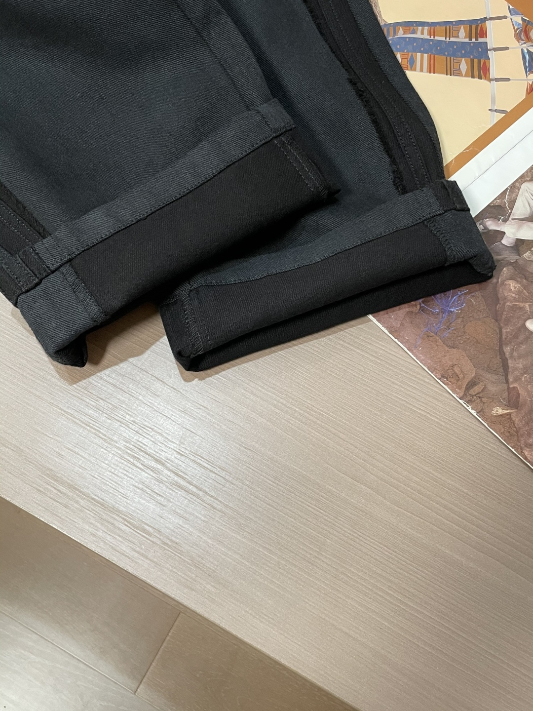 圣罗兰 2025秋冬最新休闲裤 潮人必备 版型超赞，能很好的修复各种腿型，非常个性！柔软排汗，舒适度极高