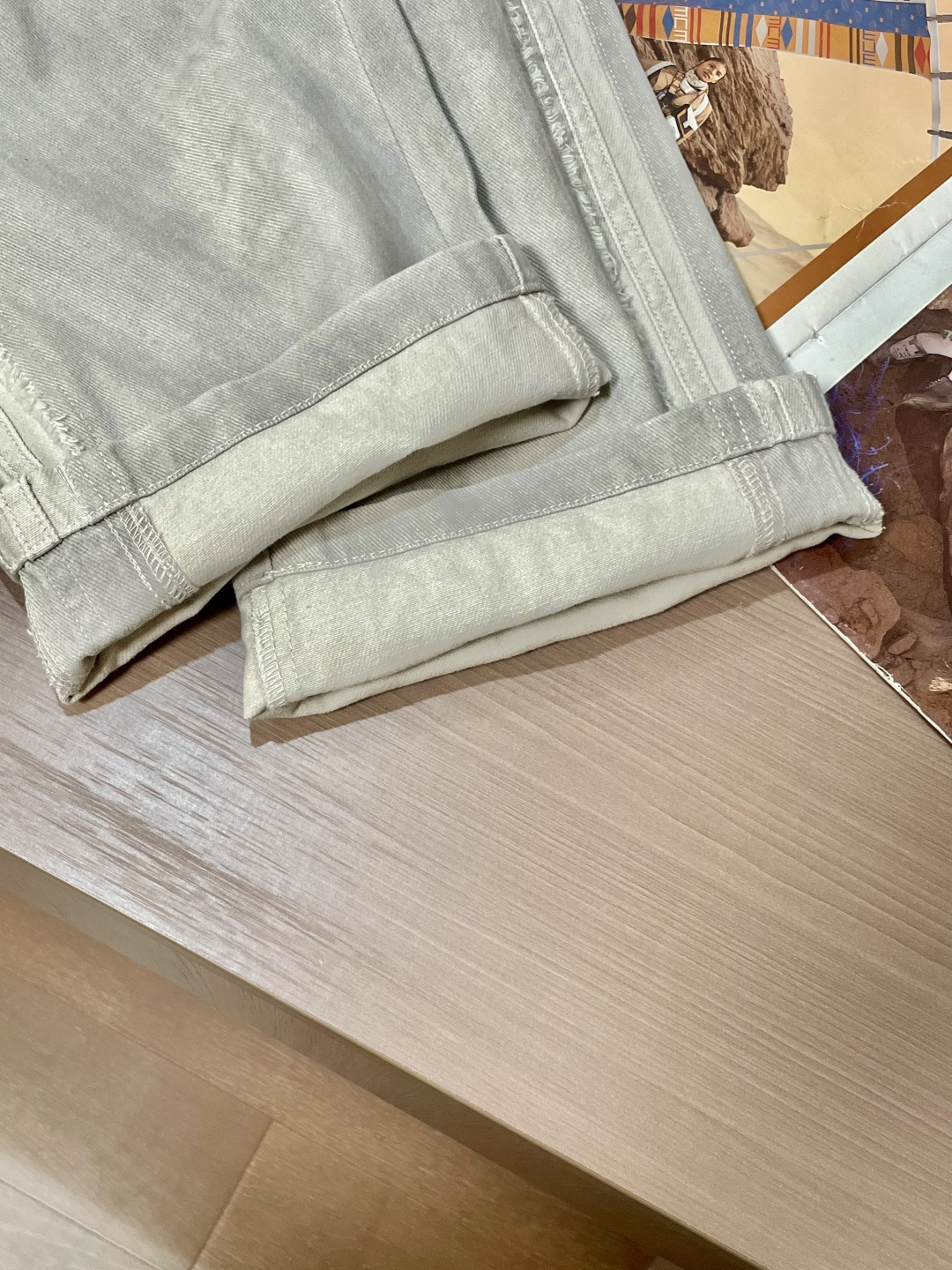 圣罗兰 2025秋冬最新休闲裤 潮人必备 版型超赞，能很好的修复各种腿型，非常个性！柔软排汗，舒适度极高