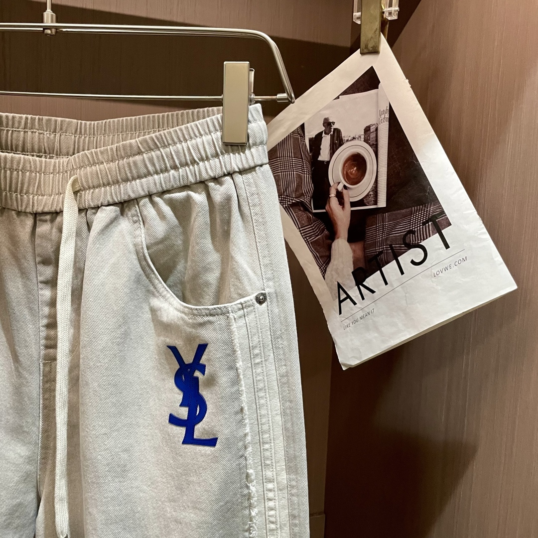 圣罗兰 2025秋冬最新休闲裤 潮人必备 版型超赞，能很好的修复各种腿型，非常个性！柔软排汗，舒适度极高