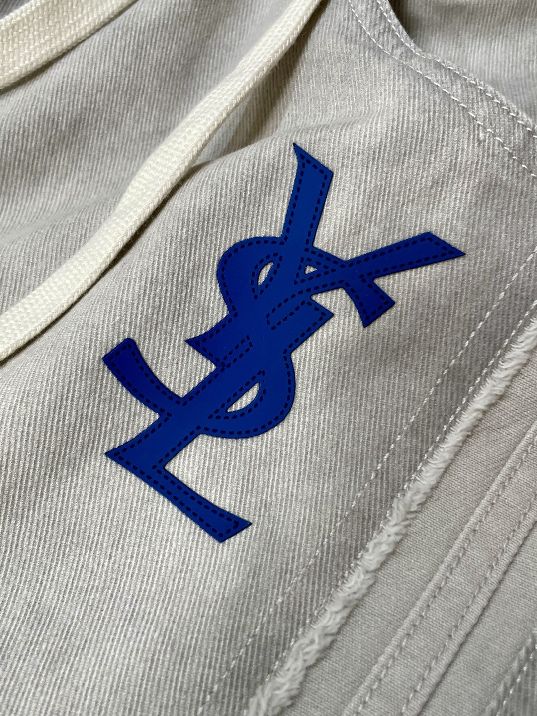 圣罗兰 2025秋冬最新休闲裤 潮人必备 版型超赞，能很好的修复各种腿型，非常个性！柔软排汗，舒适度极高