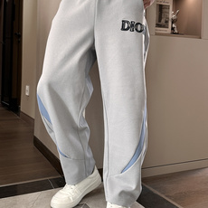 Dior 2025秋冬最新休闲裤 潮人必备 版型超赞,能很好的修复各种腿型,非常个性!柔软排汗,舒适度极 Dior 2025秋冬最新休闲裤 潮人必备 版型超赞,能很好的修复各种腿型,非常个性!柔软排汗,舒适度极