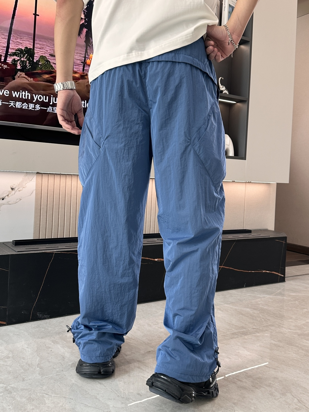 麦昆 2025秋冬最新休闲裤 潮人必备 版型超赞，能很好的修复各种腿型，非常个性！柔软排汗，舒适度极高。