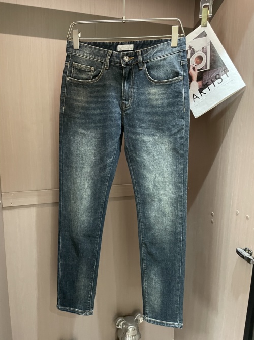 Stylish Denim Jeans, Comfort and Style for Everyday Wear, Available in Sizes 29-38 1 Stylish Denim Jeans, Comfort and Style for Everyday Wear, Available in Sizes 29-38