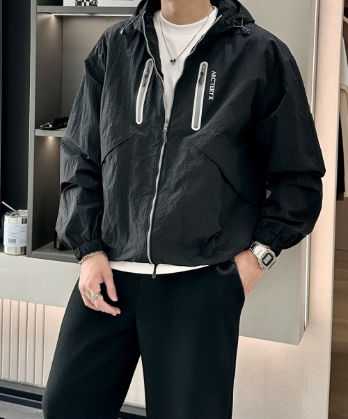 Arc'teryx Black Hooded Jacket: Lightweight Protection for Outdoor and Daily Wear 1 Arc'teryx Black Hooded Jacket: Lightweight Protection for Outdoor and Daily Wear