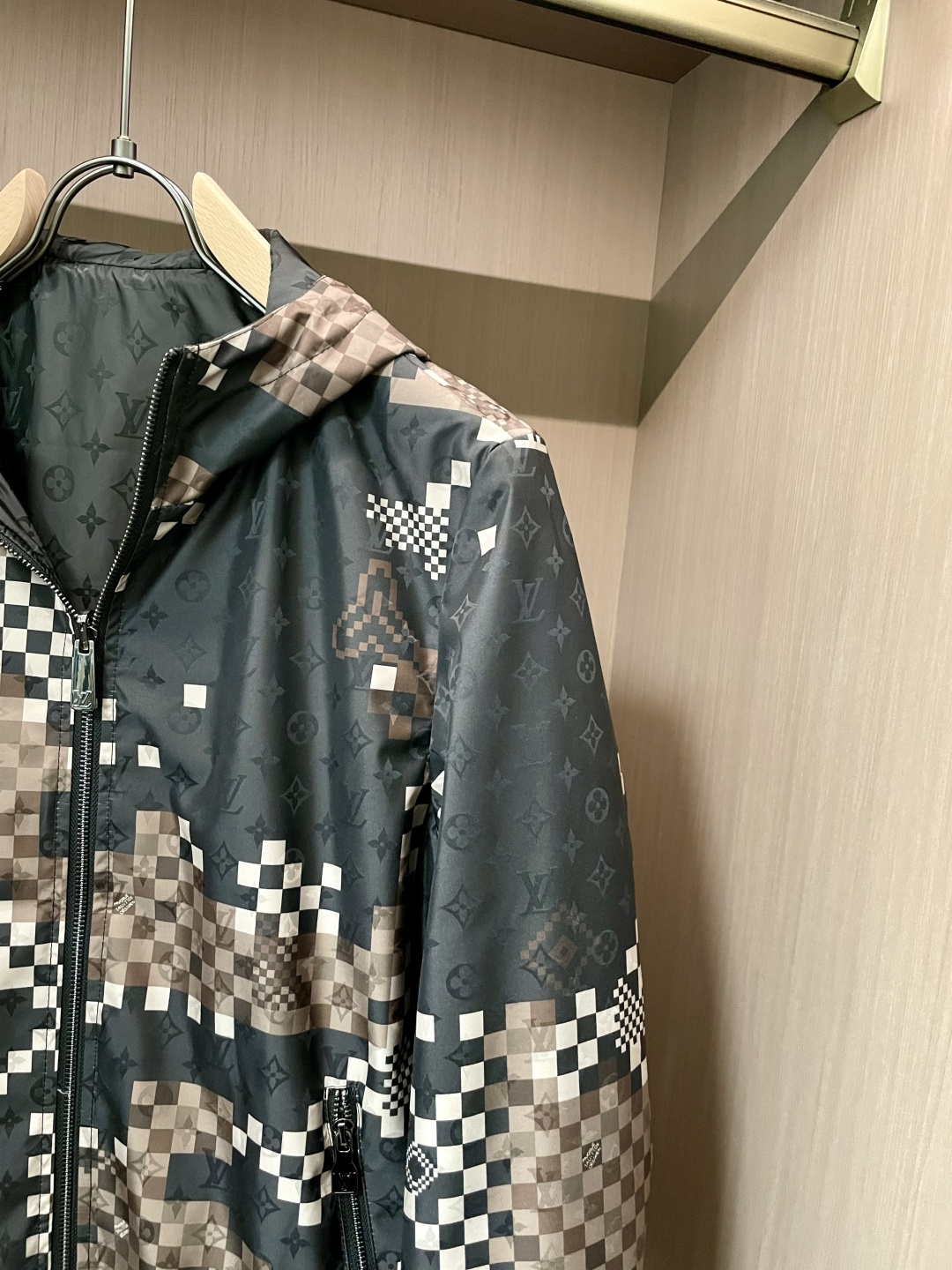 Lv 2025秋冬休闲夹克外套，最新时尚休闲拉链夹克，时尚夹克外套!贸易公司渠道稀出，同步官网发售，男神