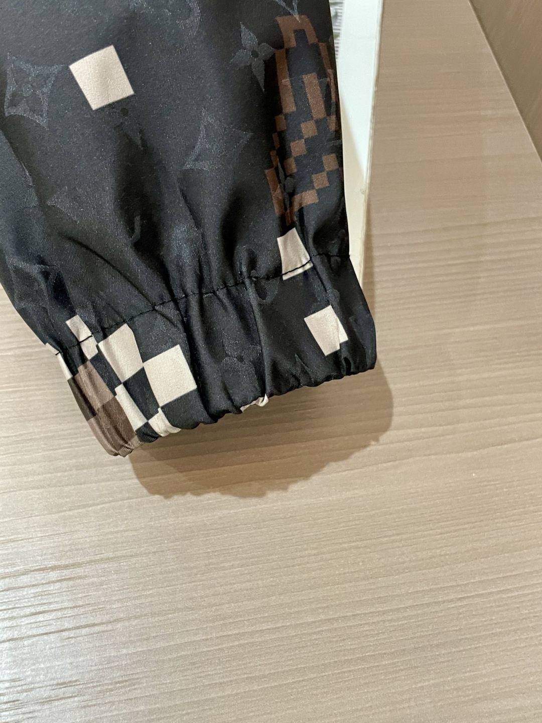 Lv 2025秋冬休闲夹克外套，最新时尚休闲拉链夹克，时尚夹克外套!贸易公司渠道稀出，同步官网发售，男神