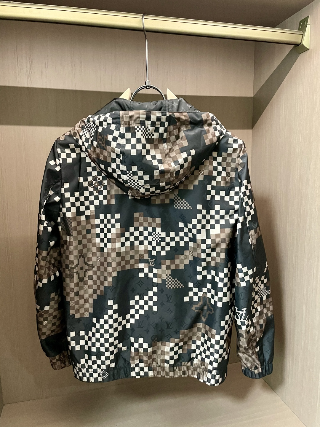 Lv 2025秋冬休闲夹克外套，最新时尚休闲拉链夹克，时尚夹克外套!贸易公司渠道稀出，同步官网发售，男神