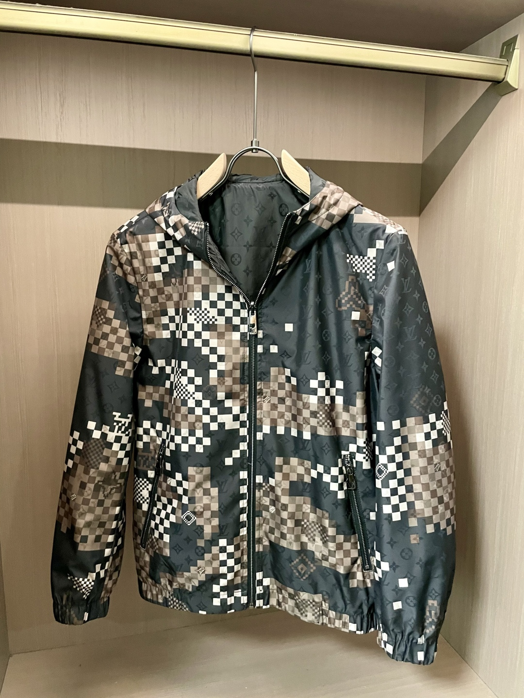 Lv 2025秋冬休闲夹克外套，最新时尚休闲拉链夹克，时尚夹克外套!贸易公司渠道稀出，同步官网发售，男神