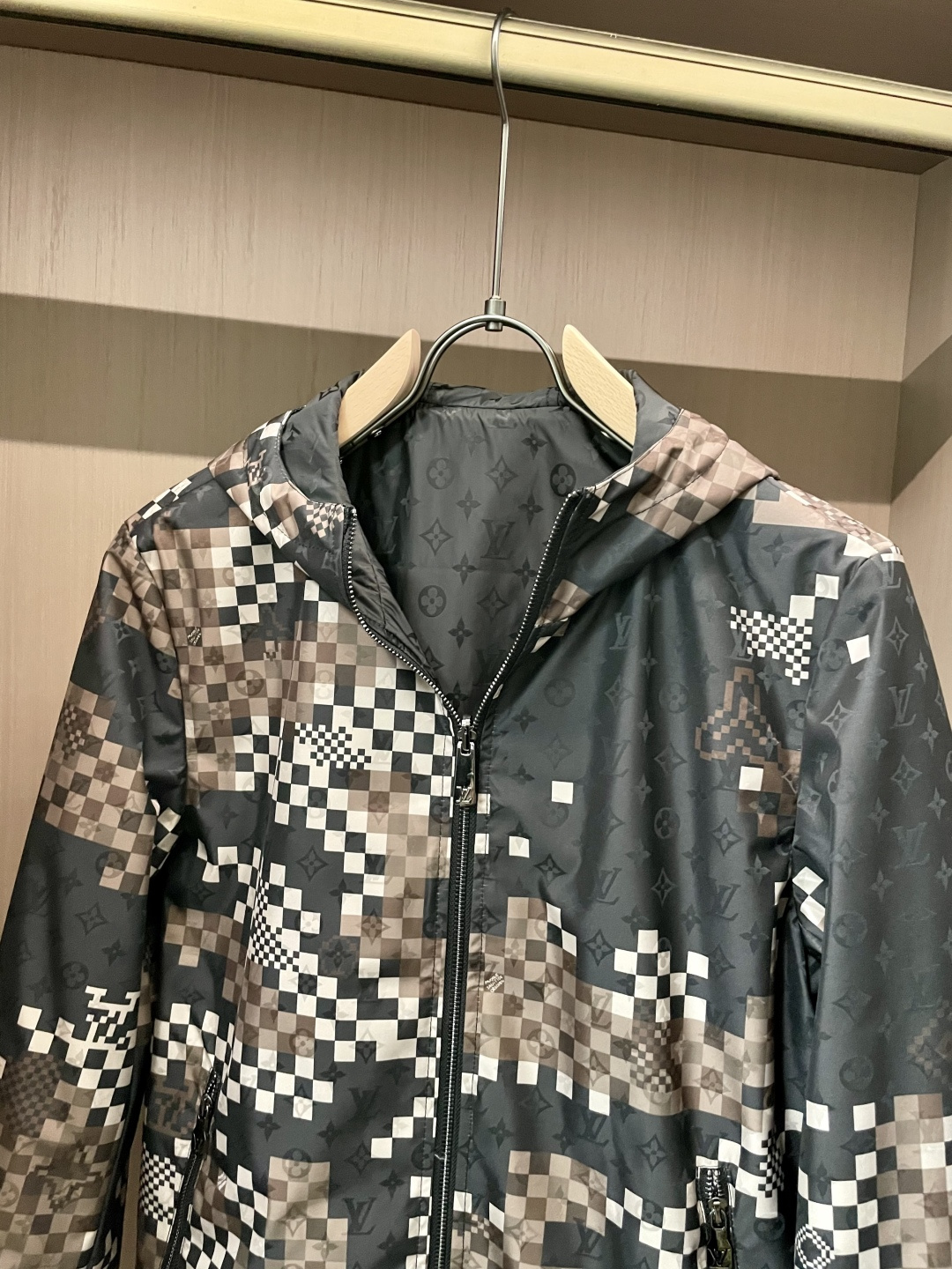 Lv 2025秋冬休闲夹克外套，最新时尚休闲拉链夹克，时尚夹克外套!贸易公司渠道稀出，同步官网发售，男神