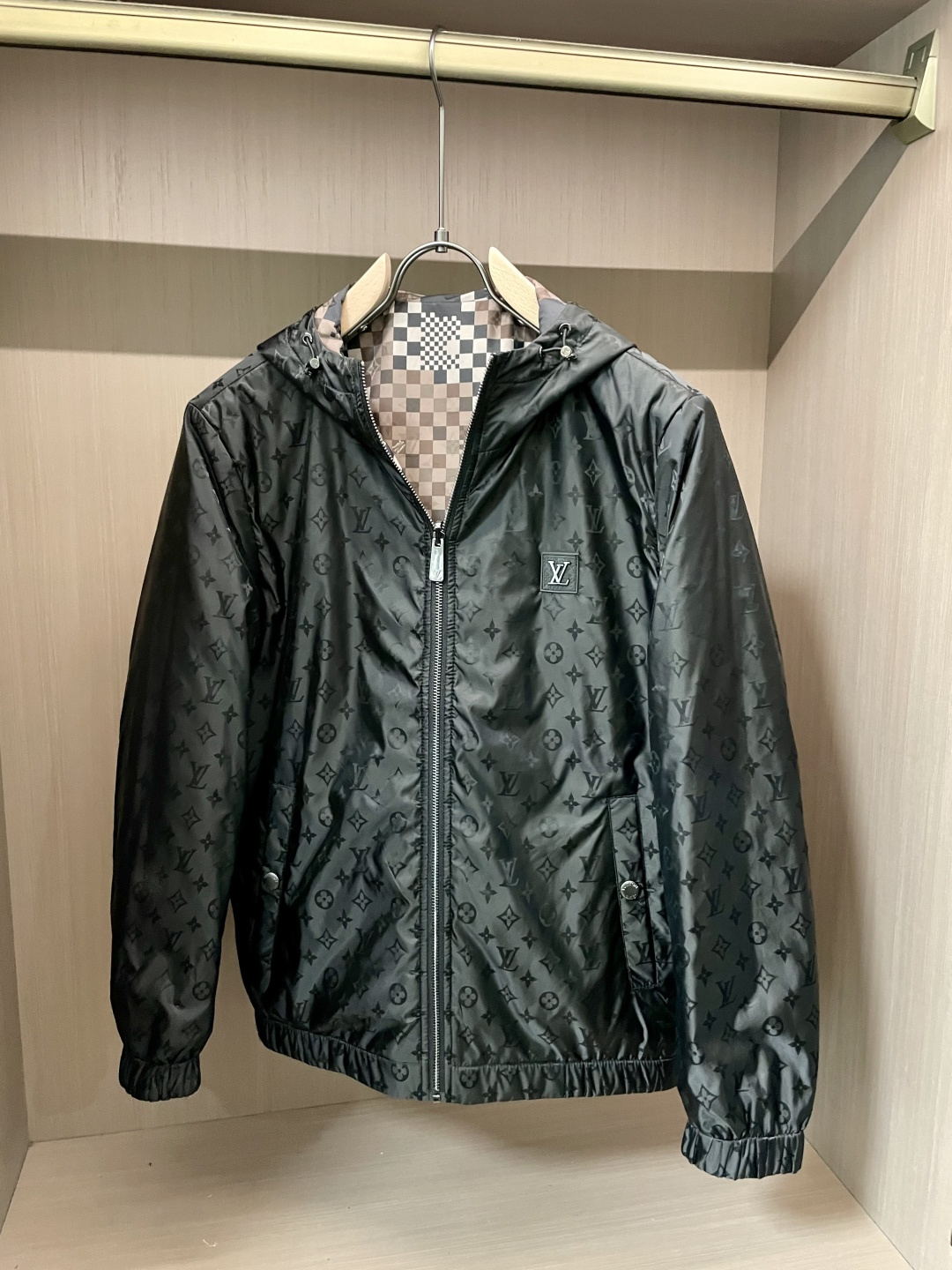 Lv 2025秋冬休闲夹克外套，最新时尚休闲拉链夹克，时尚夹克外套!贸易公司渠道稀出，同步官网发售，男神