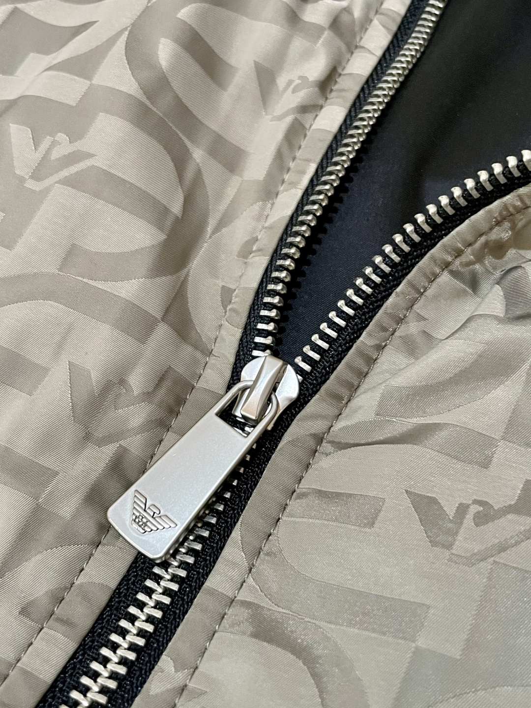 阿玛尼 2025秋冬休闲夹克外套，最新时尚休闲拉链夹克，时尚夹克外套!贸易公司渠道稀出，同步官网发售，男