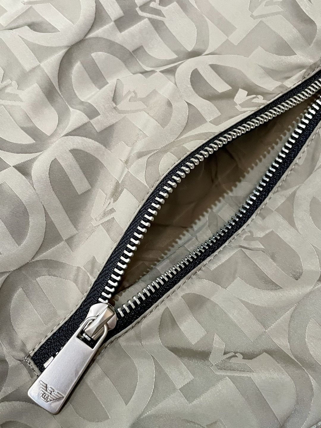 阿玛尼 2025秋冬休闲夹克外套，最新时尚休闲拉链夹克，时尚夹克外套!贸易公司渠道稀出，同步官网发售，男