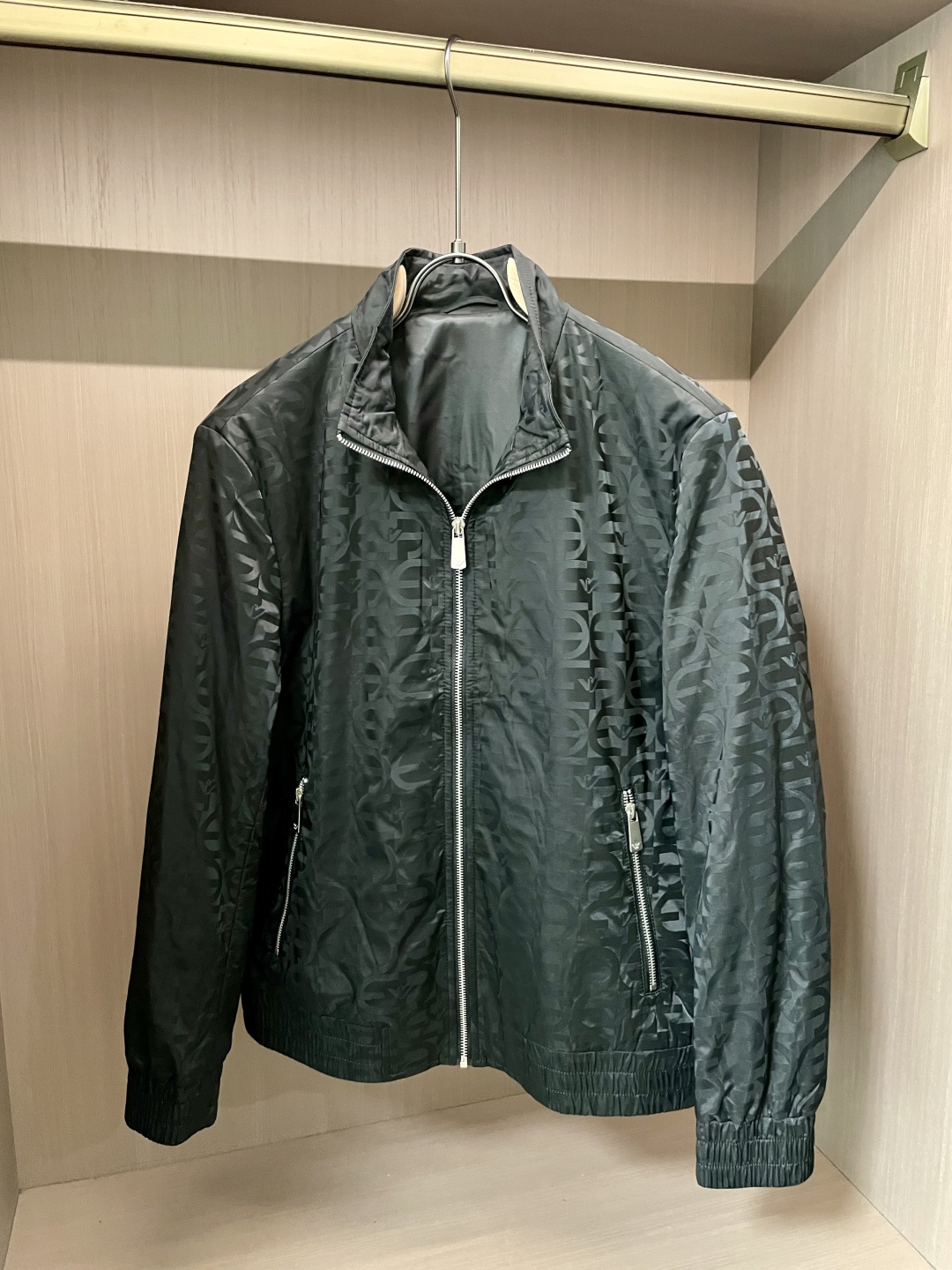 阿玛尼 2025秋冬休闲夹克外套，最新时尚休闲拉链夹克，时尚夹克外套!贸易公司渠道稀出，同步官网发售，男