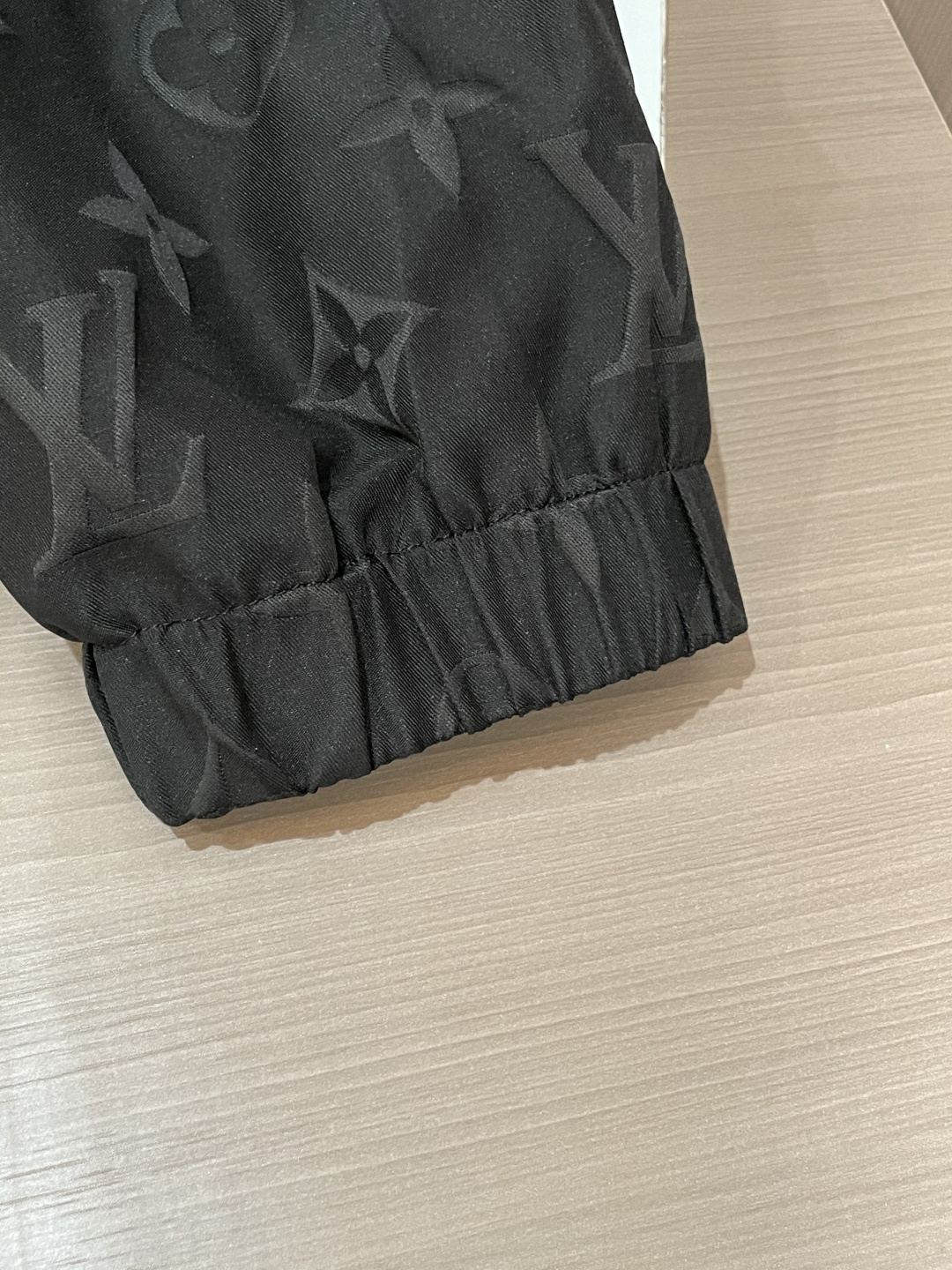 Lv 2025秋冬休闲夹克外套，最新时尚休闲拉链夹克，时尚夹克外套!贸易公司渠道稀出，同步官网发售，男神