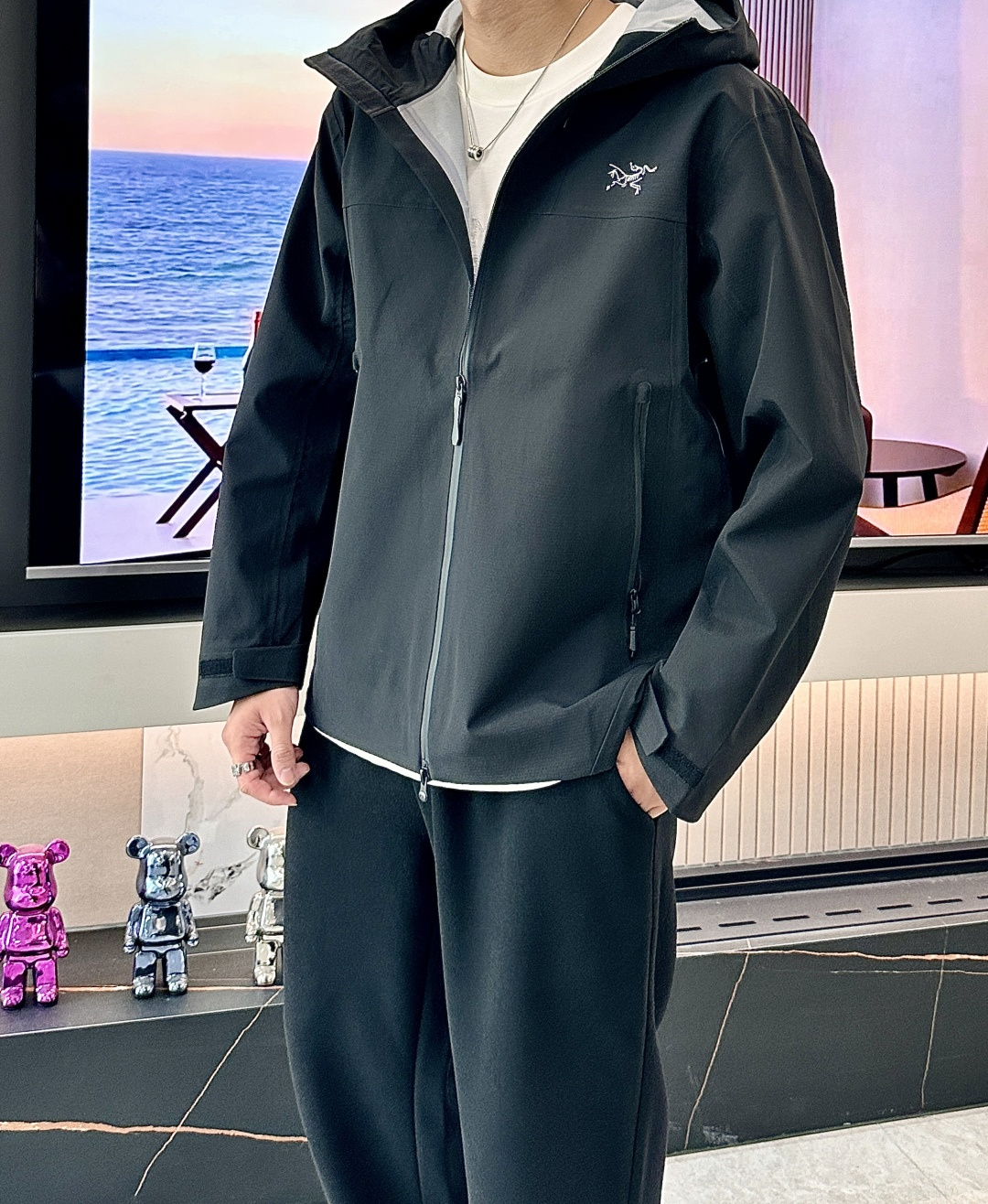 NO:525360,- Top version ARC'TERYX/Archaew beta LT series jacket The same classic hard shell outdoor warmth, windproof and water-splashing. Professional-grade outdoor hooded jacket jacket. Polar waterproof jacket!  Suitable for all kinds of environments, cities, outdoors, camping, mountain sports, and technology fabrics, taking into account outdoor activities and urban commuting, this year's super hot product, the three-dimensional cut style is also particularly good!  GORE-TEX three-layered adhesive fabric has long-lasting waterproof and windproof function. It can prevent penetration even when it rains heavily. The waterproof effect is excellent~WaterTight adhesive waterproof zipper This zipper can block the wind and rain and effectively prevent wind and rain from invading. The inner joints are pressed and glued. The compressed adhesive is flat and reinforced to prevent glue opening. Small waterproof and windproof zipper, WaterTight adhesive waterproof zipper, the adhesion of the zipper is effective in waterproof and windproof, the collar is thoughtful and soft, and the body is more comfortable. The inner lining of the two-way zipper is reinforced, effectively preventing tear. Strong durability, heavy items, top version SizeM-XXXL, arc'teryx, jackets & coats, jackets & coats, hats, alexander wang19860909-顶级版 ARC‘TERYX/始祖鸟 beta LT系列冲锋衣 官网同款经典硬壳户外保暖防风防泼水 .专业级户外连帽冲锋衣夹克外套.极地防水冲锋衣！ 适用于各种环境,城市,户外,露营 山地 运动都OK,科技面料 兼顾户外活动和城市通勤,今年的超级爆款,立体的裁剪版型也特别的好！GORE-TEX 三层压胶面料,具有持久防水 防风的功能性 即使大雨也能防止渗透 防水效果极佳~WaterTight压胶防水拉链 这款拉链可遮挡风雨有效的防止风雨侵入,内里接缝处全部进行压胶处理,压胶平整传教出进行加固处理,防止开胶,哟小的防水防风,WaterTight压胶防水拉链,拉链的密合性有效的防水防风,领口贴心的绒布内衬 亲肤柔软 贴身更舒适,双向拉链内里进行加固处理,有效防撕裂 耐用性强,重磅单品,顶级版本 SizeM-XXXL,arc'teryx,jackets & coats,jackets & coats,hats,alexander wang,Men's clothing