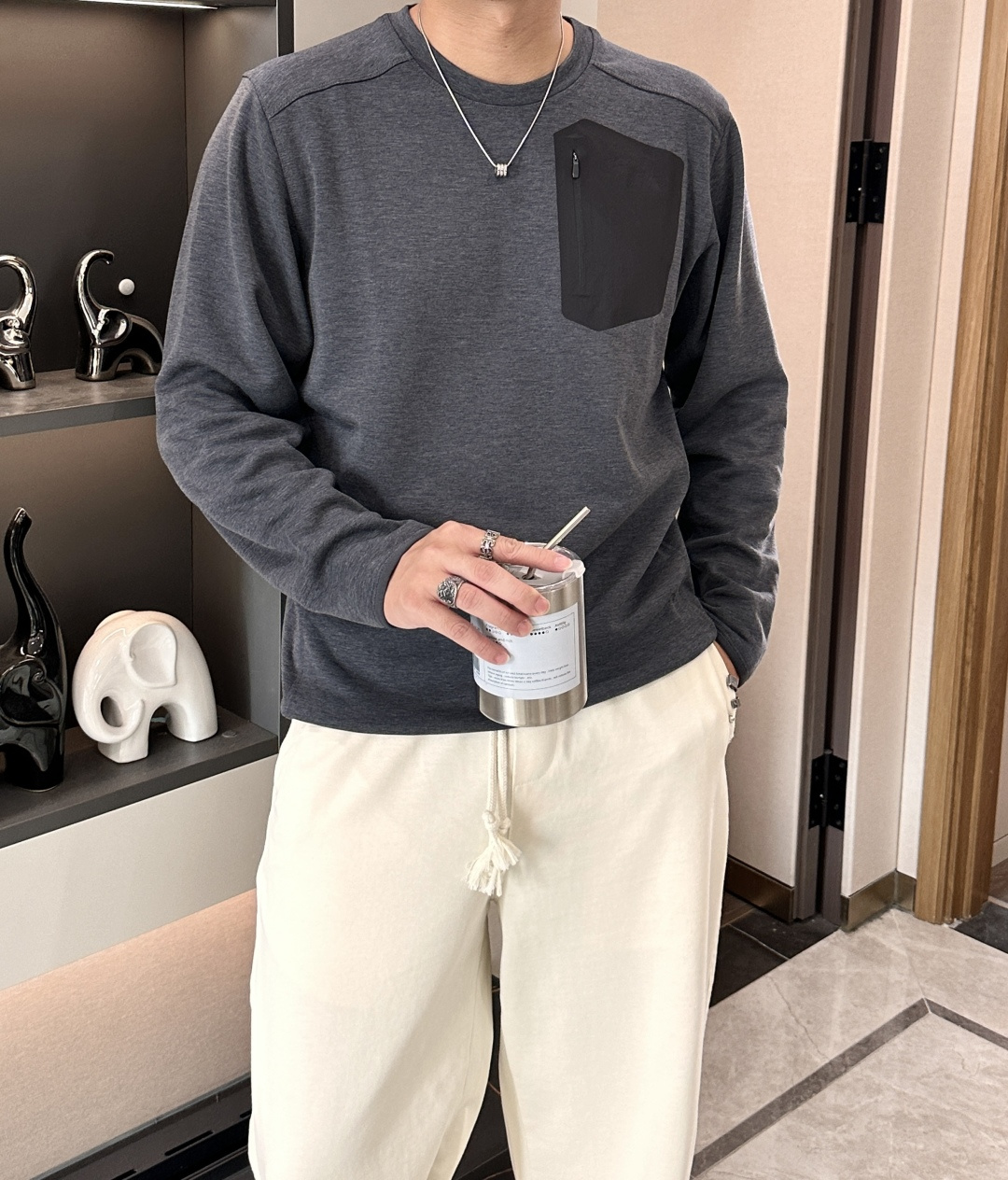 NO:525352,New models are available. Archaeopteryx Early Autumn Kragg SL Long-sleeved T-shirt. This year, the Kragg series has launched many new T-shirts, simple and elegant, classic and fashionable style. The base is worn alone and has a high-end feel!  Soft and skin-friendly, not thorny, giving the skin a gentle touch. It is crisp and stylish, and the upper body shows a high-end texture. It is highly recommended. Size m-xxxl,arc'teryx,tees,t-shirt,alexander wang19860909新款上新 始祖鸟早秋Kragg SL 长袖T恤 今年Kragg系列推出了好多新款T恤,简约大气,经典时髦的风格 单穿打底自带高级感！柔软亲肤不扎人,给肌肤温和的触感 挺括有型,上身即显高级质感,强烈推荐 尺码m-xxxl,arc'teryx,tees，t-shirt,alexander wang,Men's clothing