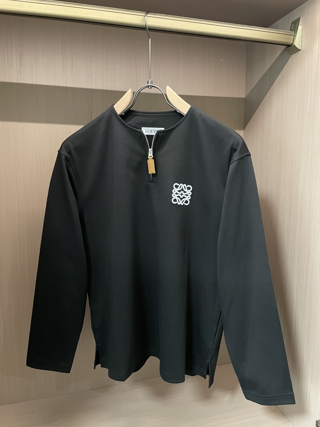 NO:527689,Luojia’s new autumn and winter base sweatshirt, the collision between the street and the outdoors, everyone knows that this sweatshirt is made of imported fabrics.  Using imported special aircraft three-dimensional embroidery technology, the three-dimensional layer sizes S-XXL, loewe, hoodie, sweatshirts, alexander wang19860909罗家新款秋冬打底卫衣,街头与户外的碰撞～～大家都知道这款卫衣采进口面料制成．采用进口专机立体刺绣工艺,看得到的立体层次尺码S-XXL,,loewe,hoodie,sweatshirts,alexander wang,Men's clothing