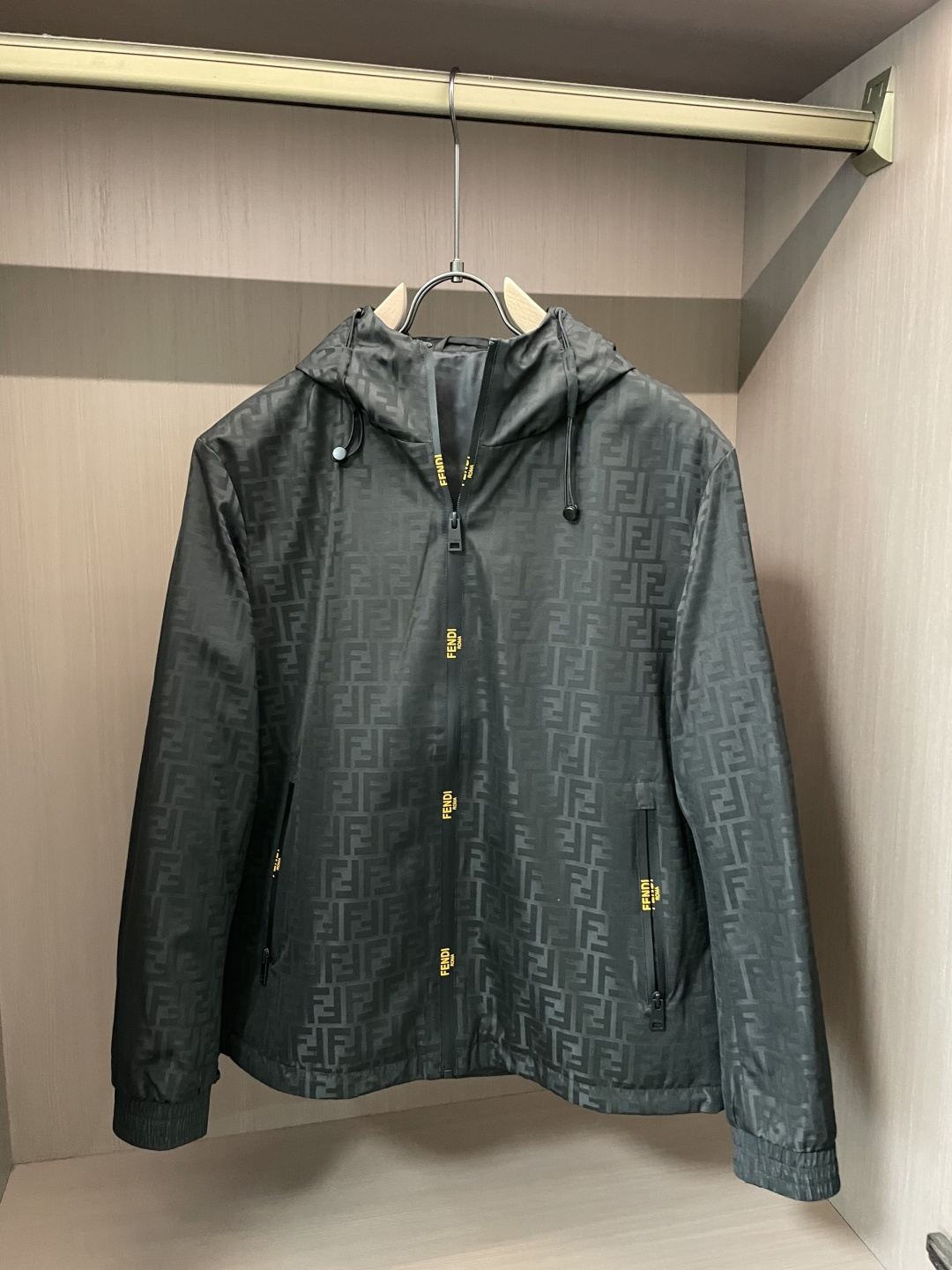 NO:528648,FD 2025 autumn and winter models, original version purchased, 1:1 created, and the workmanship style is great!  Essential models for high-end wardrobe size m-xxxl, alexander wang19860909FD 2025秋冬款,原版购入,1:1打造 做工版型都很赞！高端人士衣橱必备款 尺码m-xxxl,,alexander wang,Men's clothing