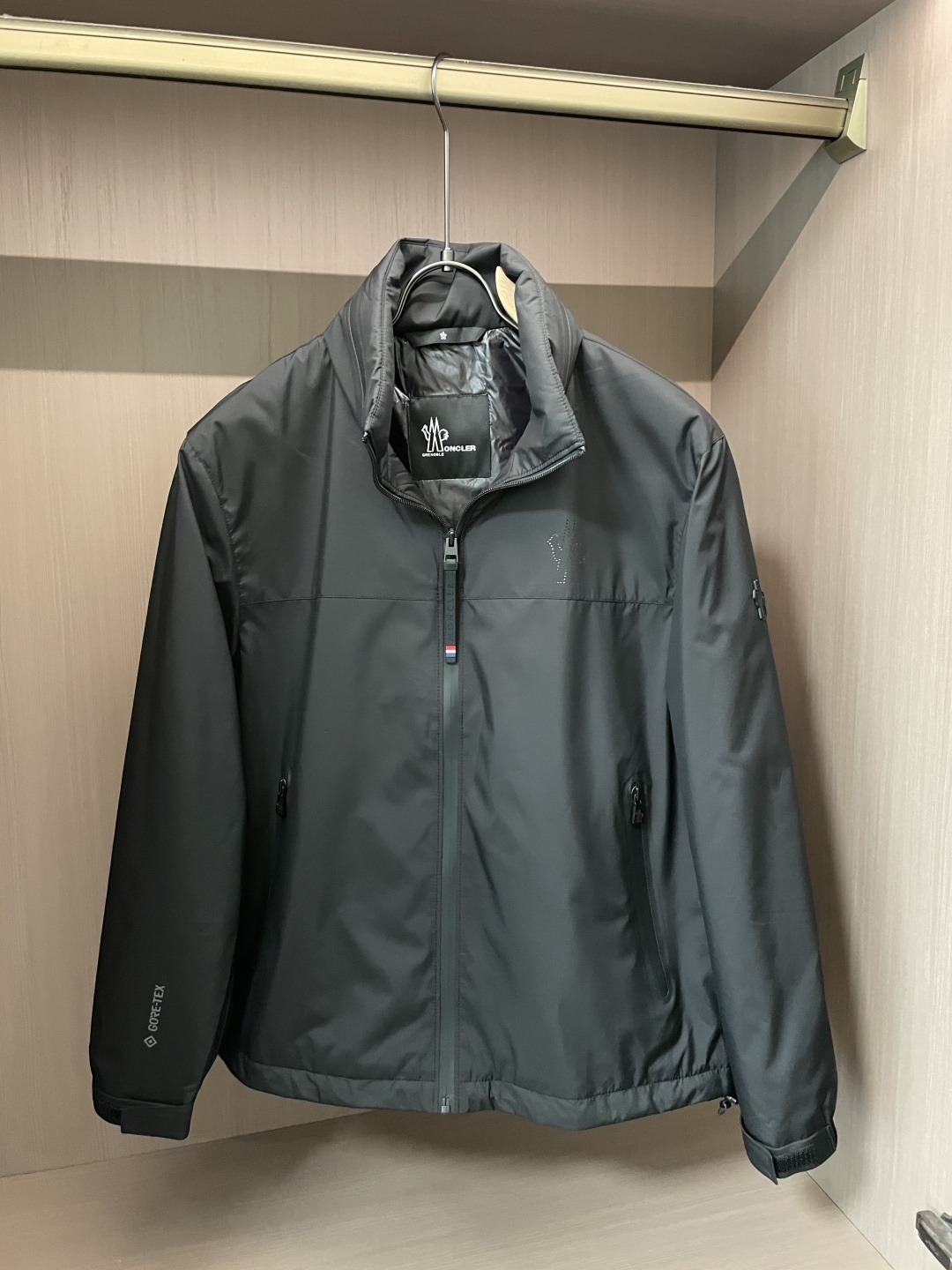 NO:528651,The 2025 autumn and winter style is purchased from the original version, 1:1 to create, and the workmanship style is great!  Must-have for high-end wardrobe size m-xxxl, Moncler, alexander wang19860909蒙口 2025秋冬款,原版购入,1:1打造 做工版型都很赞！高端人士衣橱必备款 尺码m-xxxl,,Moncler,alexander wang,Men's clothing