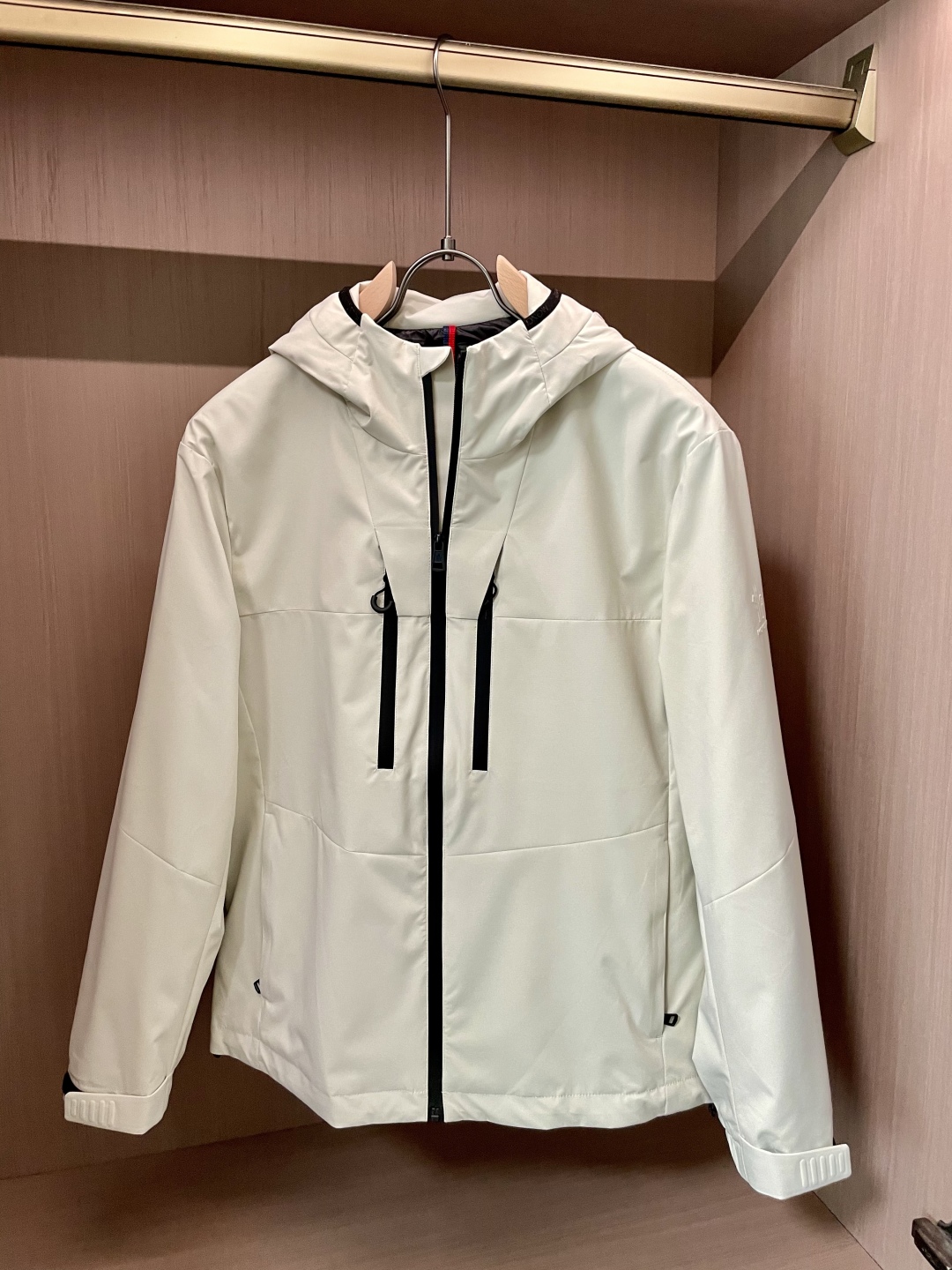 Moncler Padded Down Jacket: Warm, Stylish, and High-Quality 2 cmp i1758253131300 3209 0 0