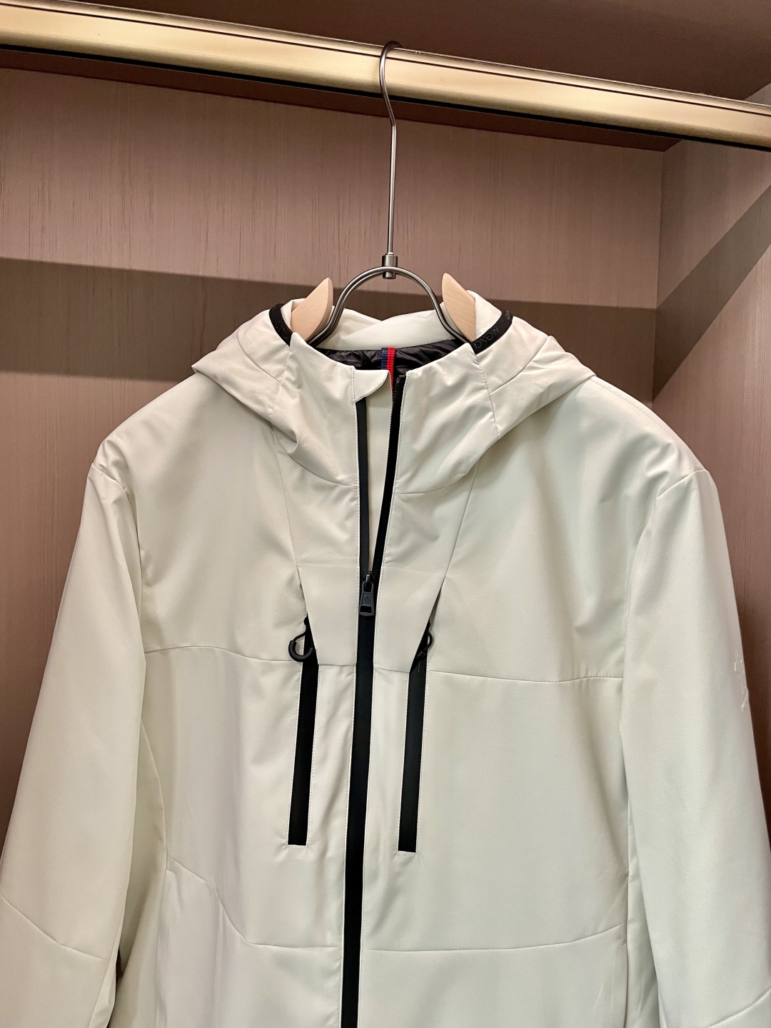 Moncler Padded Down Jacket: Warm, Stylish, and High-Quality 3 cmp i1758253136804 987 0 1