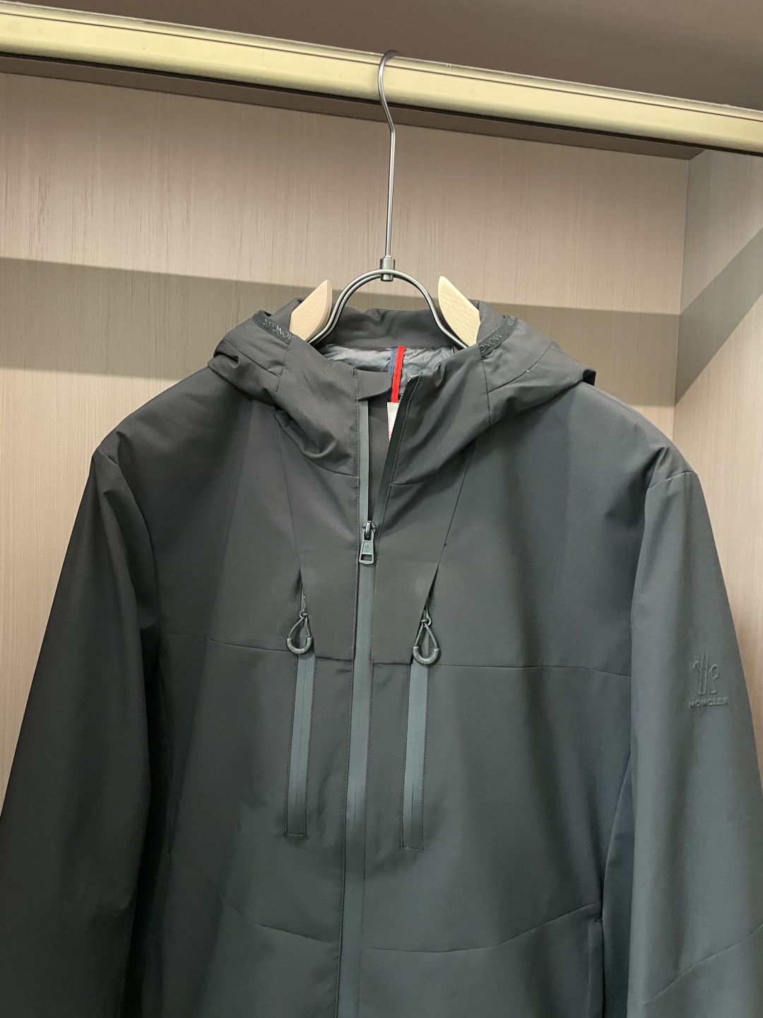 Moncler Classic Padded Down Jacket: Warm, Stylish, and Essential 3 cmp i1758253159733 4034 0 1