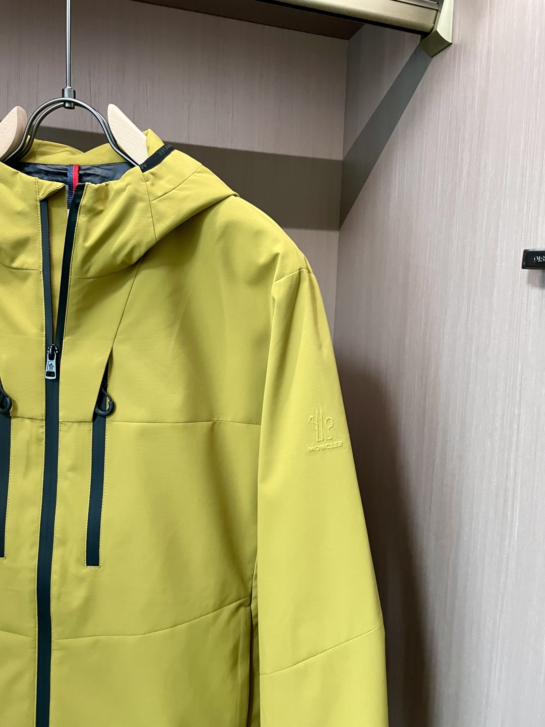 Moncler Classic Padded Down Jacket: Warm, Stylish, and High-Quality 4 cmp i1758253185156 4044 0 2