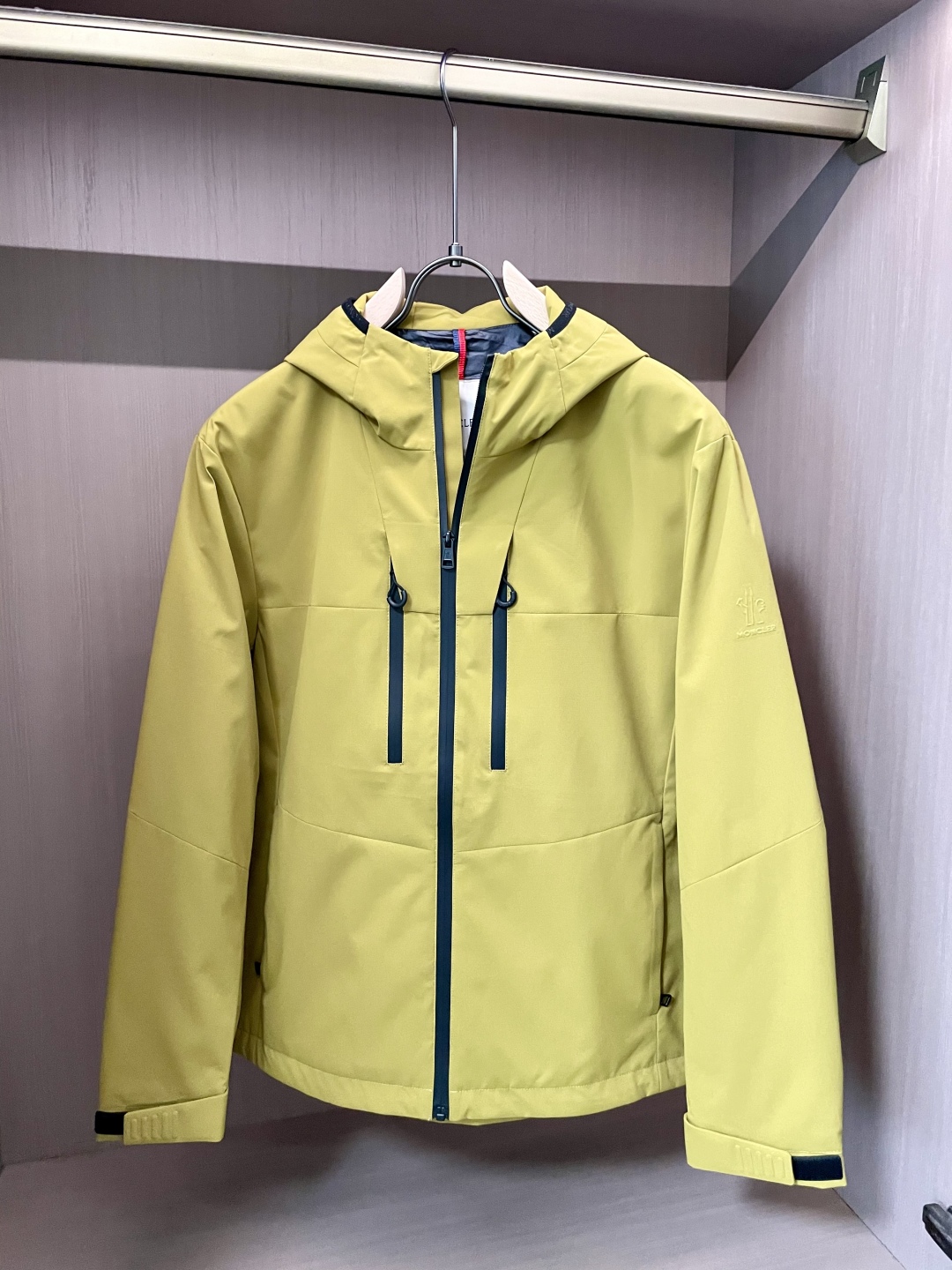 Moncler Classic Padded Down Jacket: Warm, Stylish, and High-Quality 2 cmp i1758253190419 8651 0 0