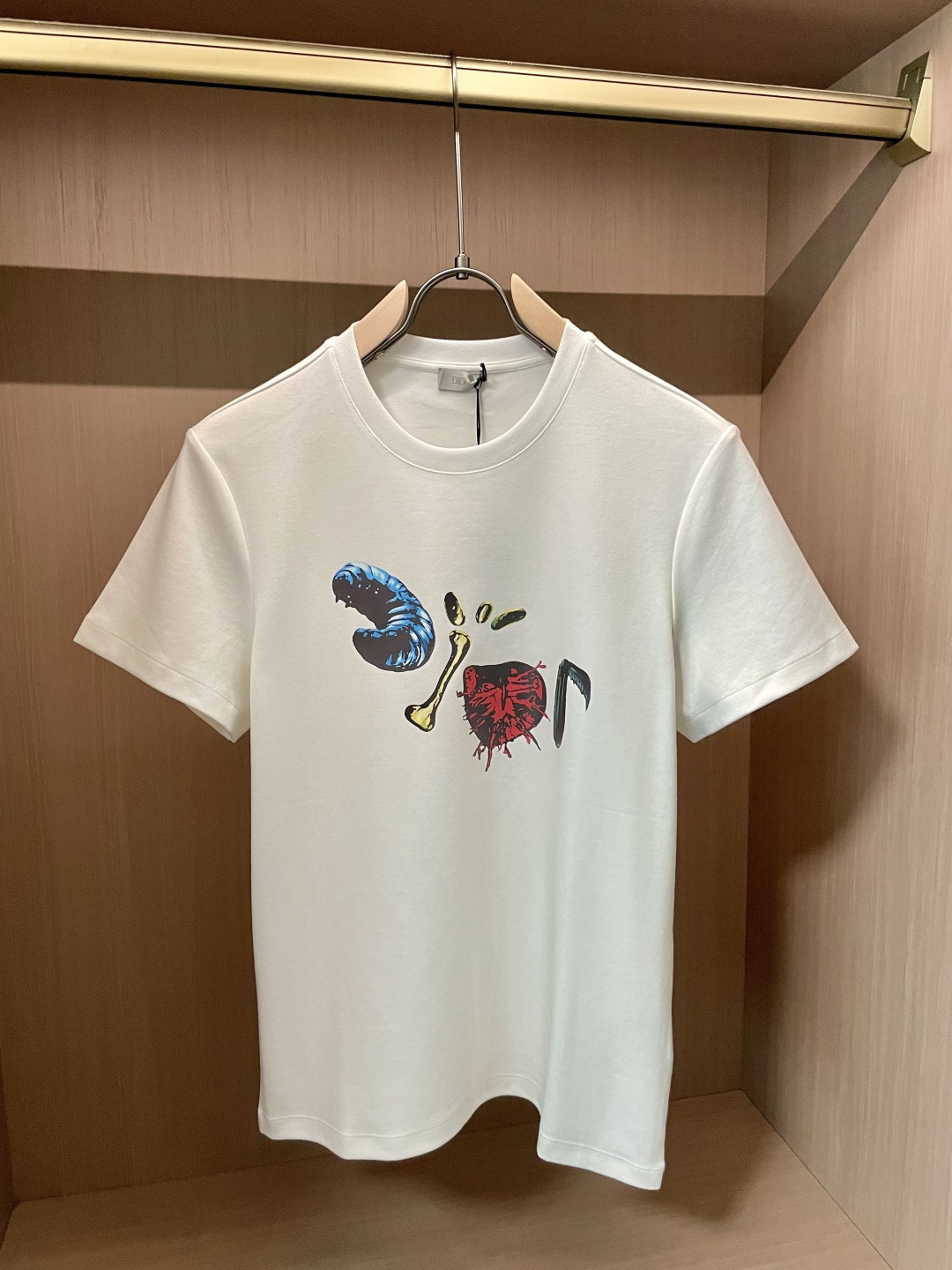 NO:528694,D Ao 2025 early autumn new product spray painting craft insect evolution short-sleeved T-sleeved; customized 260 grams high-density water soft cotton, unique, exquisite and delicate fabric!  The evolution of insects on the chest spray painting craft patterns can be matched with different outfit modes, and can be worn casually for business and casually!  The same style as men and women, can be used as a parent-child outfit, an impeccable autumn and winter boutique!  Size m-xxxl, T-shirt,alexander wang19860909D奥 2025早秋新品喷画工艺昆虫进化短袖T袖；定制260克高密水柔棉,面料独特精致细腻！胸前昆虫进化喷画工艺图案,能够搭配不同穿搭模式,商务休闲随意穿搭！男女同款,可以作为亲子装,无懈可击的一款秋冬精品！ 尺码m-xxxl,,T-shirt,alexander wang,Men's clothing