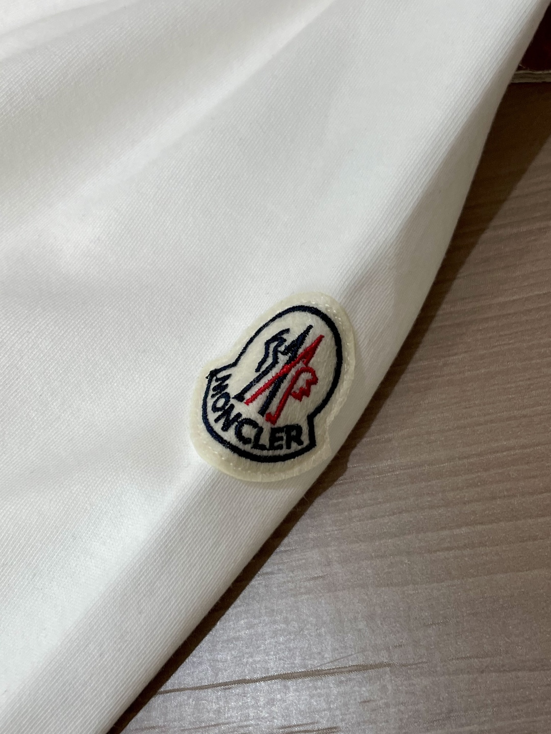 蒙口 2025早秋新品限定款字母错位字母印花长袖T恤衫；定制260克高密水柔棉，市场上无法媲美的一款定制