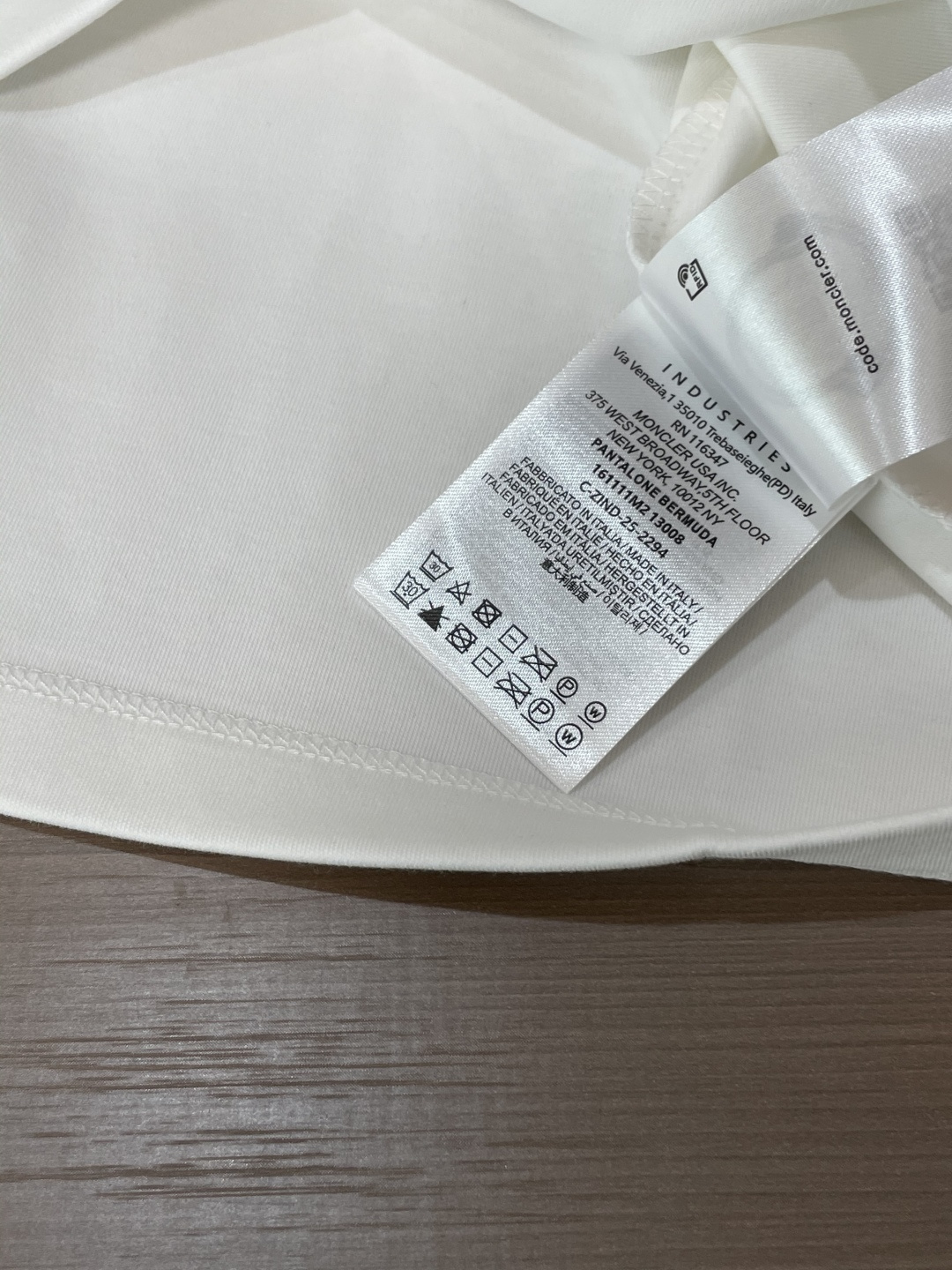 蒙口 2025早秋新品限定款字母错位字母印花长袖T恤衫；定制260克高密水柔棉，市场上无法媲美的一款定制