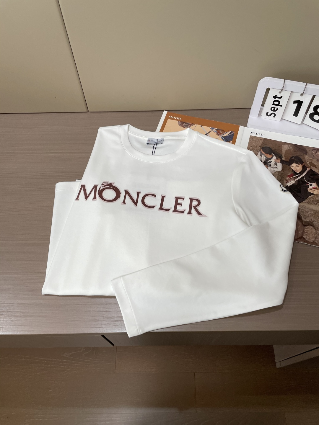 蒙口 2025早秋新品限定款字母错位字母印花长袖T恤衫；定制260克高密水柔棉，市场上无法媲美的一款定制