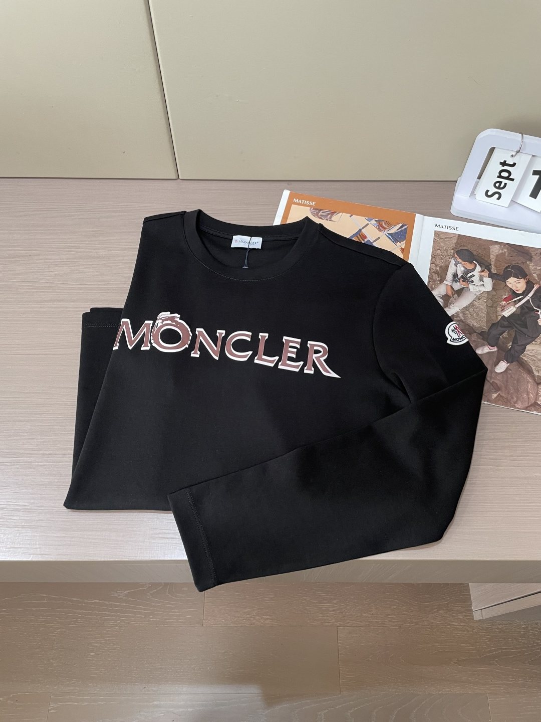 蒙口 2025早秋新品限定款字母错位字母印花长袖T恤衫；定制260克高密水柔棉，市场上无法媲美的一款定制