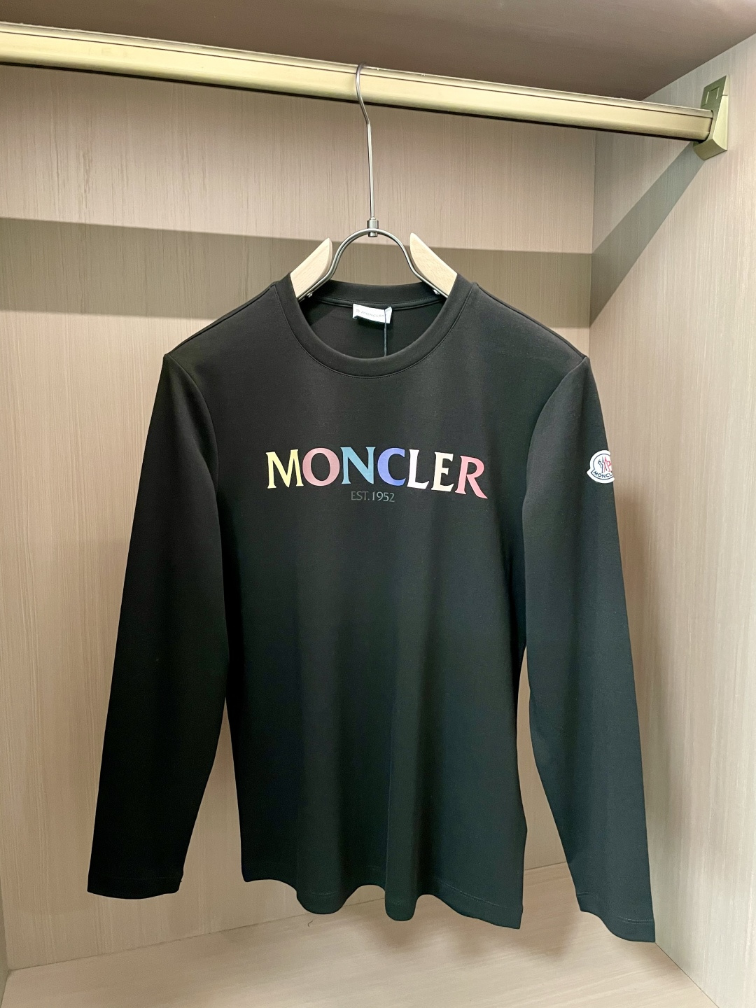 MK欧洲限定早秋新品厚款彩虹🌈字母印花长袖打底衫；定制260克高密水柔棉面料，独有的苏皮马水洗棉含量高达