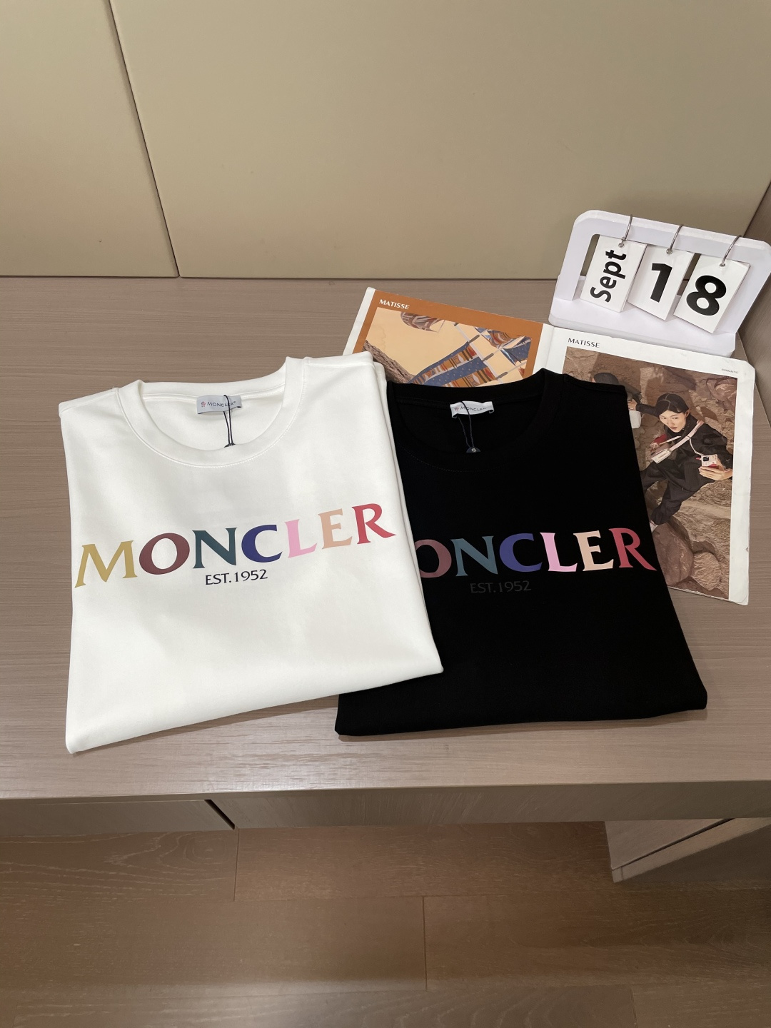 MK欧洲限定早秋新品厚款彩虹🌈字母印花长袖打底衫；定制260克高密水柔棉面料，独有的苏皮马水洗棉含量高达