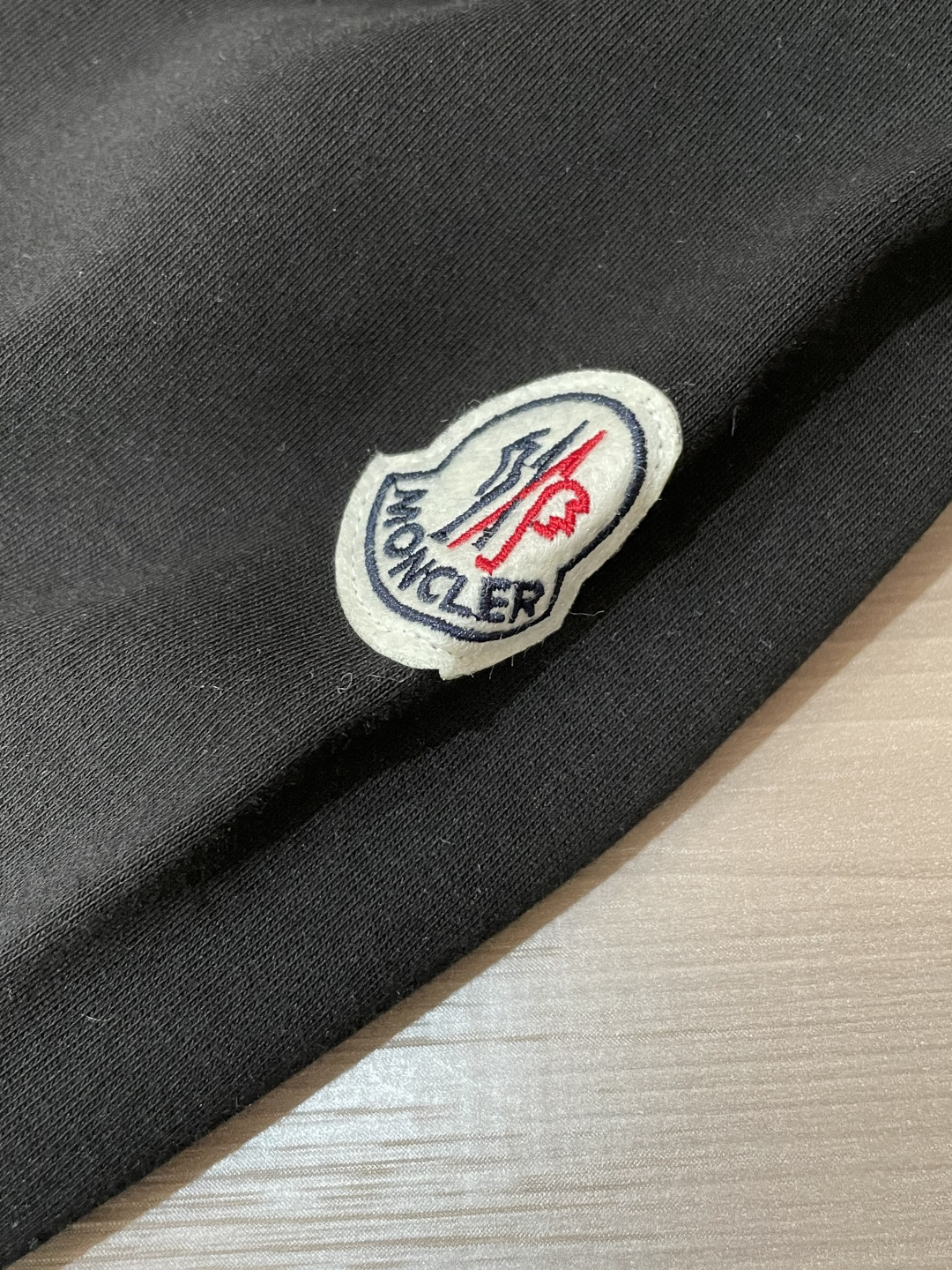 MK欧洲限定早秋新品厚款彩虹🌈字母印花长袖打底衫；定制260克高密水柔棉面料，独有的苏皮马水洗棉含量高达