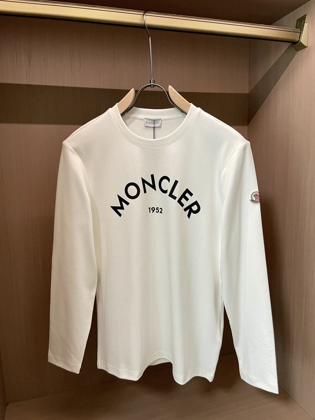 MK2025早秋新品厚款立体字母印花长袖打底衫；定制260克高密水柔棉面料，舒适柔软，保暖性强，胸前弧形