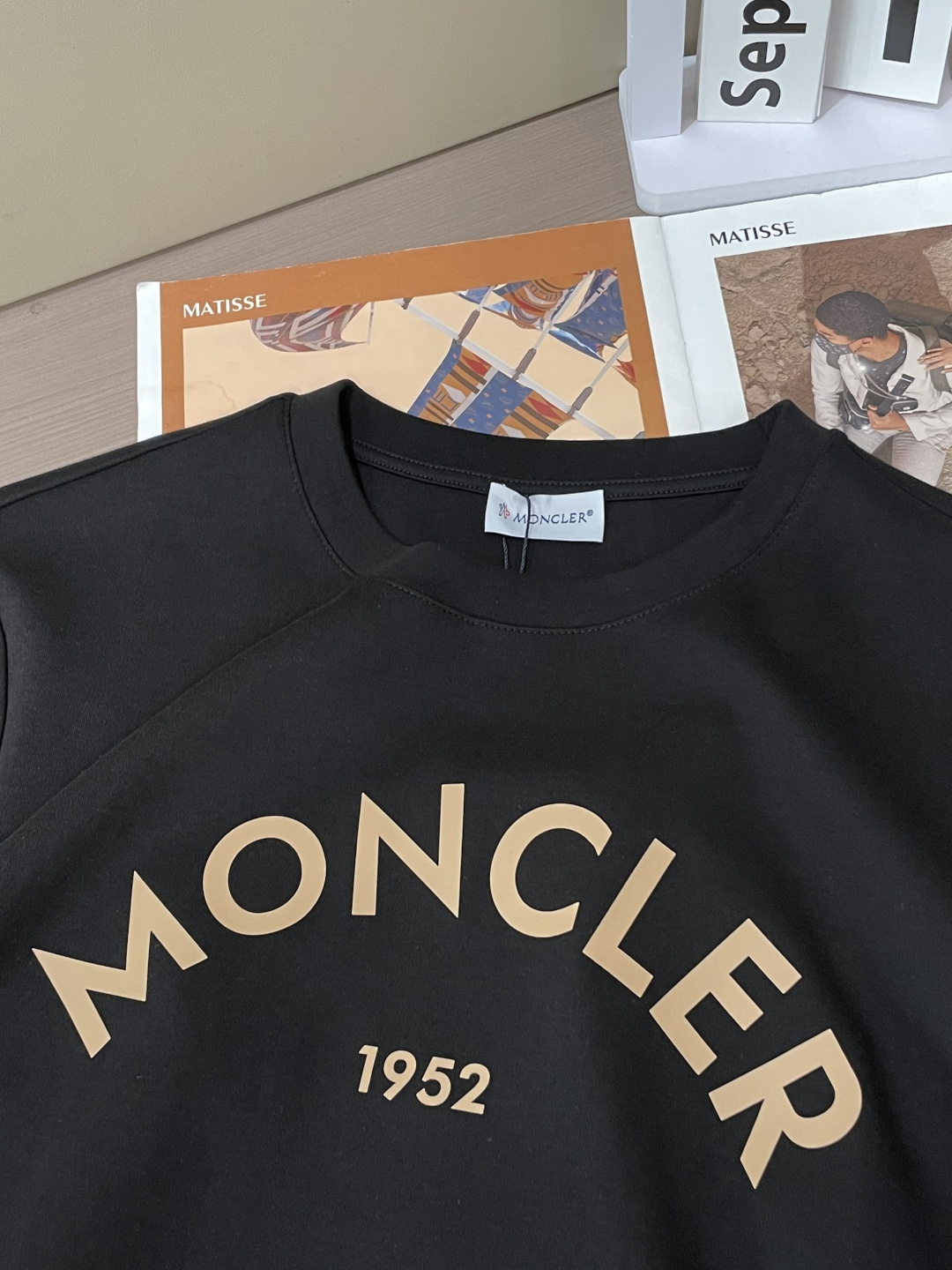 MK2025早秋新品厚款立体字母印花长袖打底衫；定制260克高密水柔棉面料，舒适柔软，保暖性强，胸前弧形