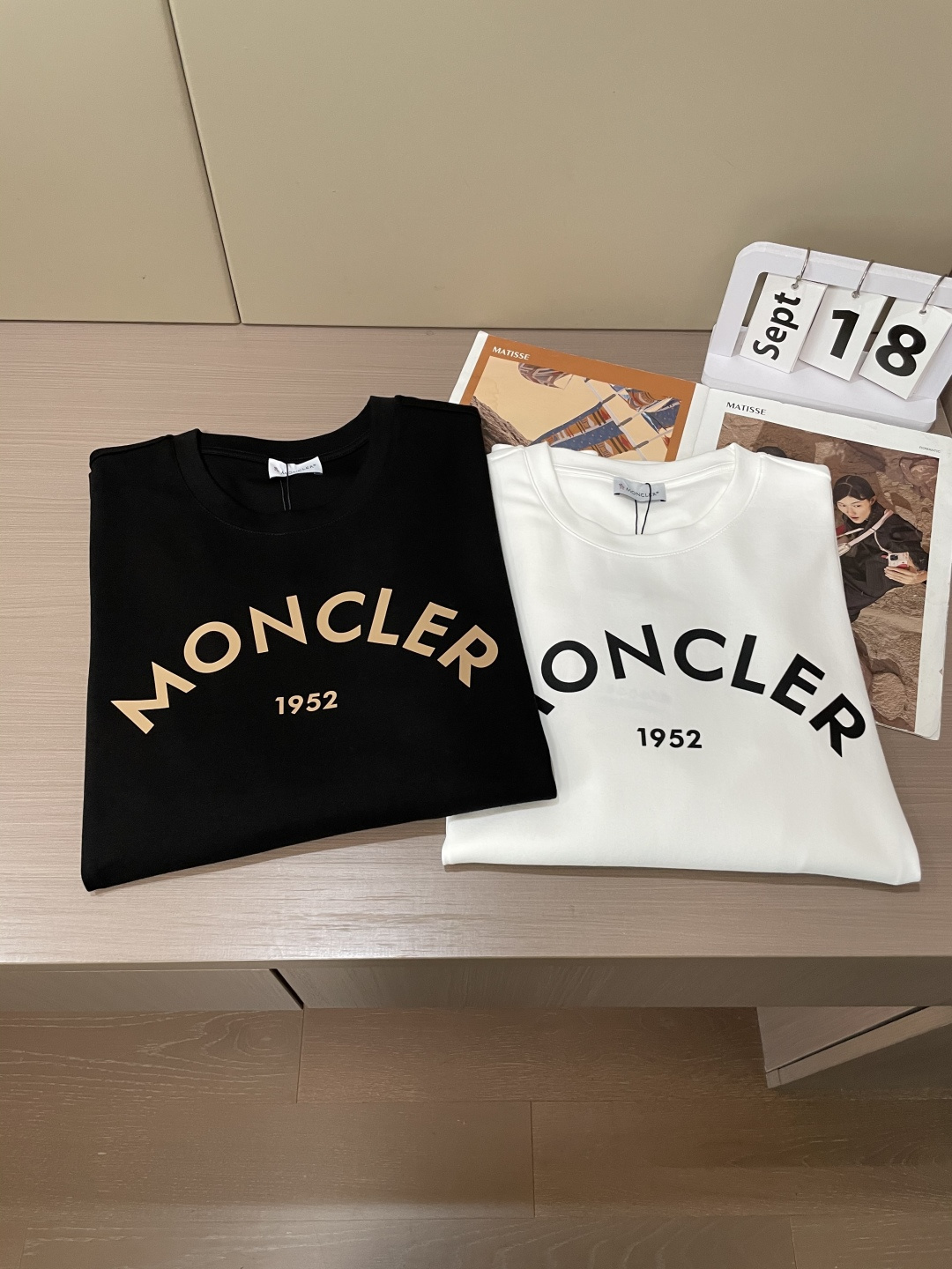 MK2025早秋新品厚款立体字母印花长袖打底衫；定制260克高密水柔棉面料，舒适柔软，保暖性强，胸前弧形