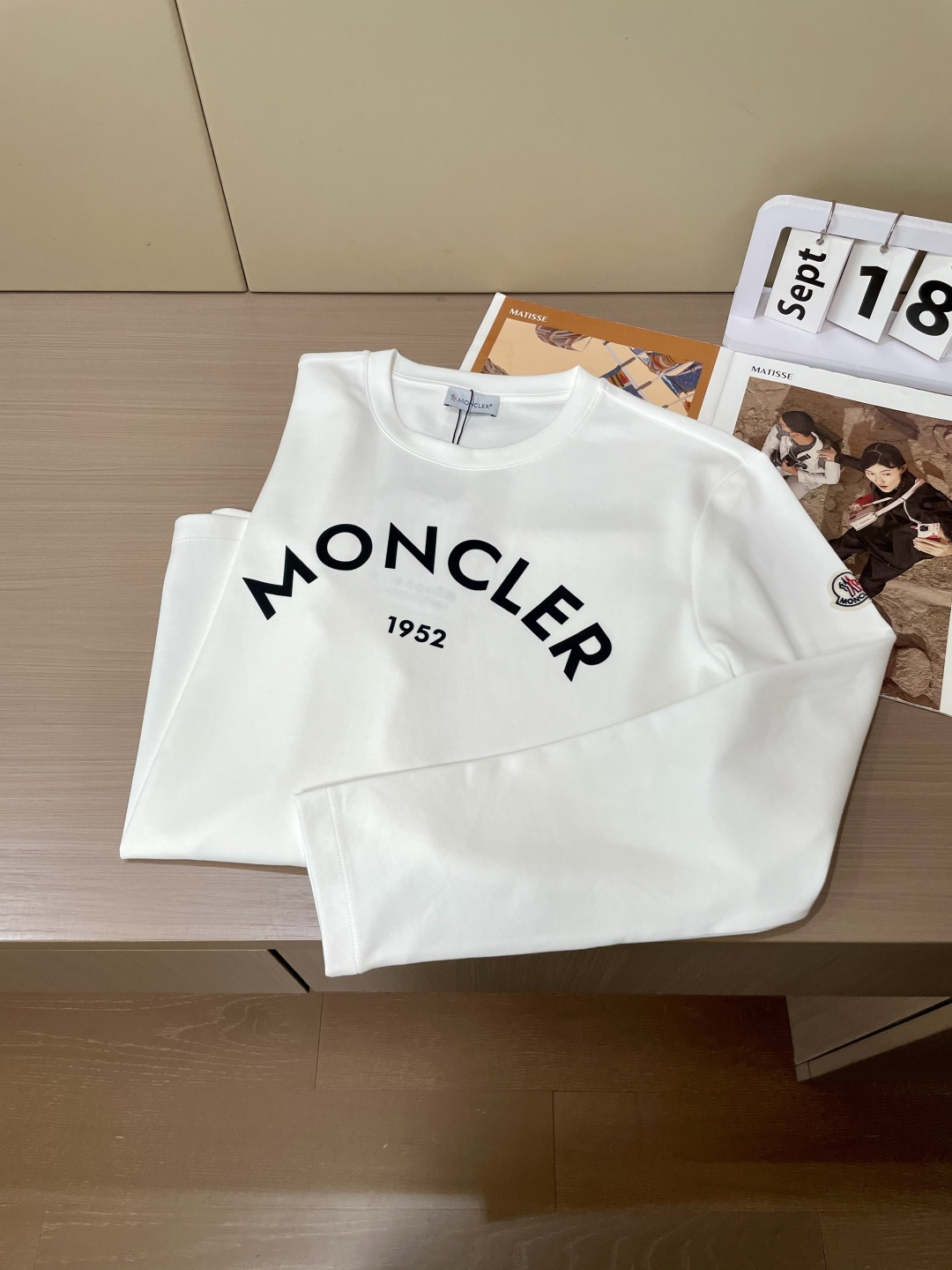 MK2025早秋新品厚款立体字母印花长袖打底衫；定制260克高密水柔棉面料，舒适柔软，保暖性强，胸前弧形