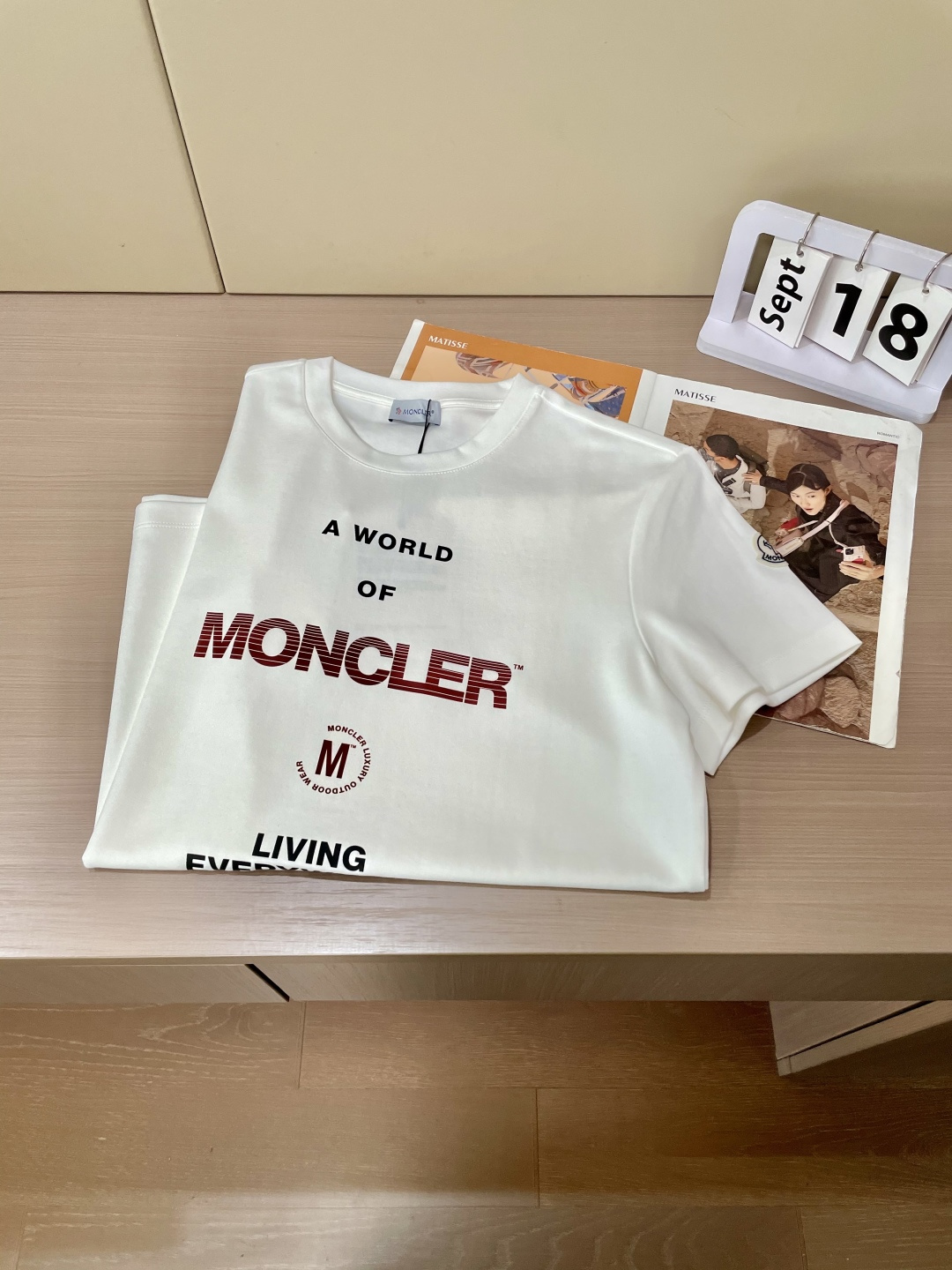 MK 2025早秋新品厚款赛事字母印花短袖T恤；定制260克高密水柔棉面料，舒适柔软，胸前赛事印花字母L