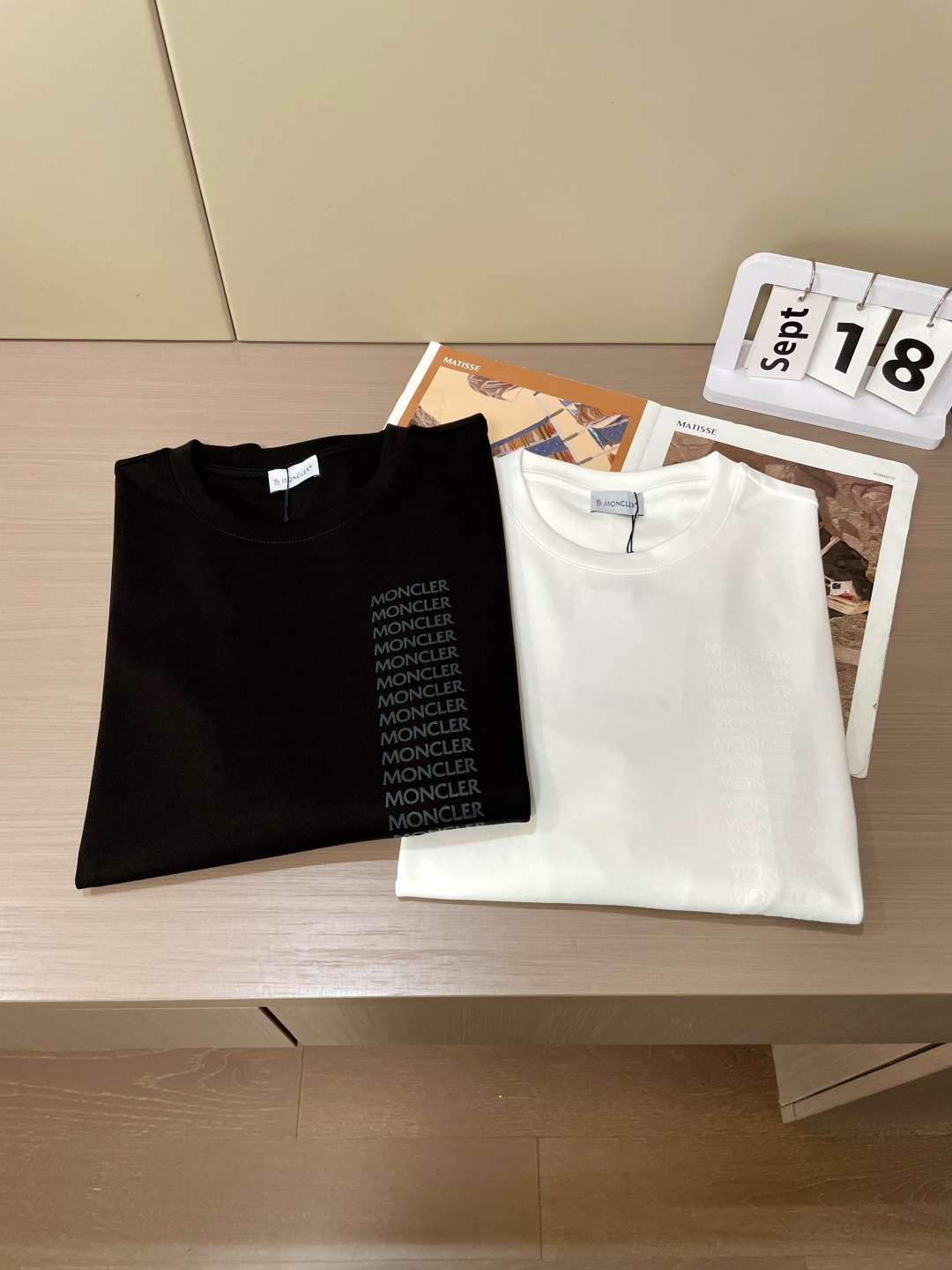 MK2025早秋新品厚款水柔棉联排字母印花长袖T恤衫；定制260克高密水柔棉面料，胸前联排字母LOGO印