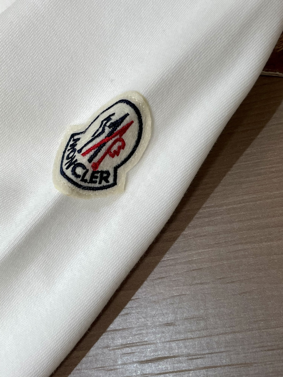 MK2025早秋新品厚款水柔棉联排字母印花长袖T恤衫；定制260克高密水柔棉面料，胸前联排字母LOGO印