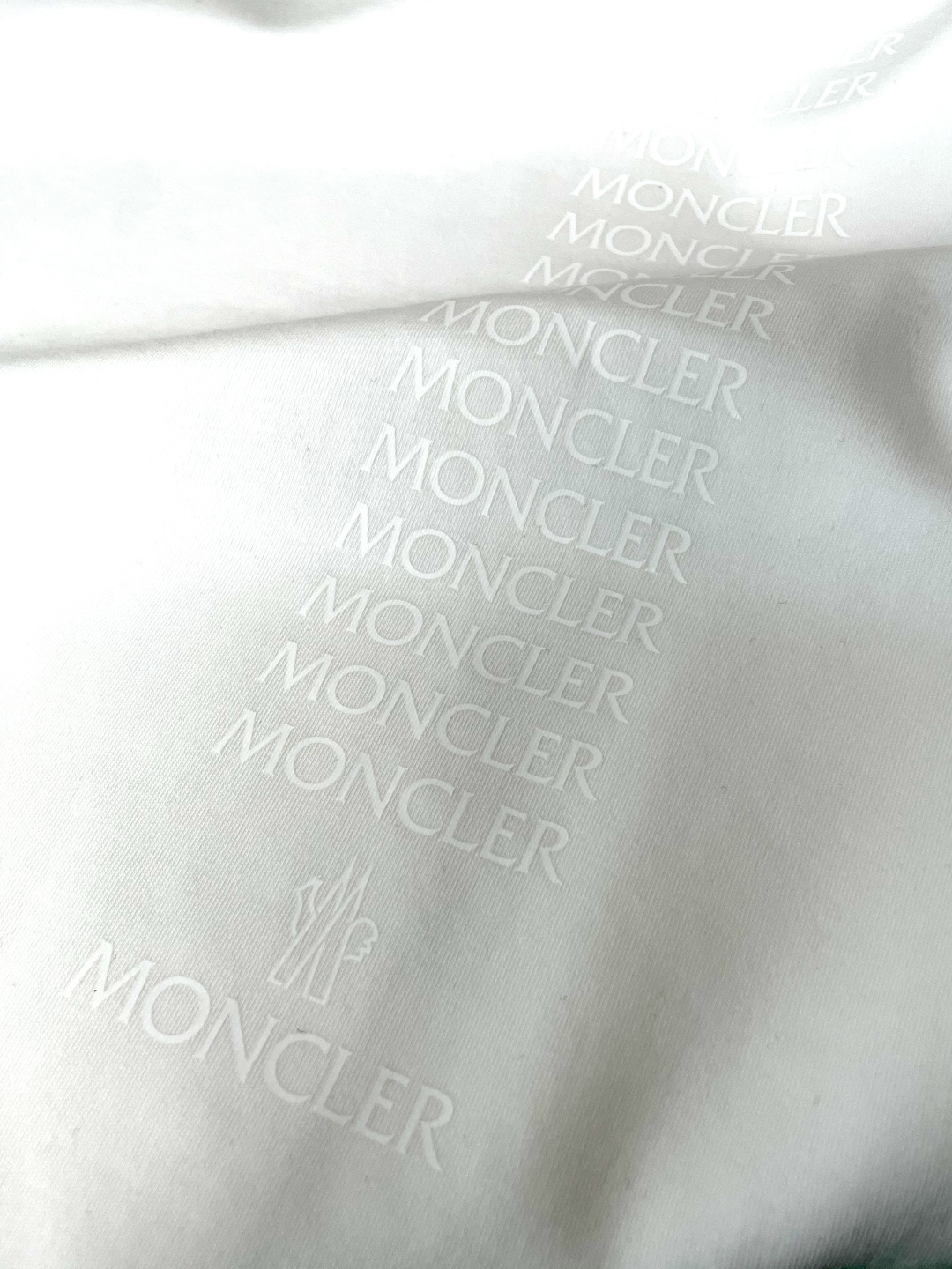 MK2025早秋新品厚款水柔棉联排字母印花长袖T恤衫；定制260克高密水柔棉面料，胸前联排字母LOGO印