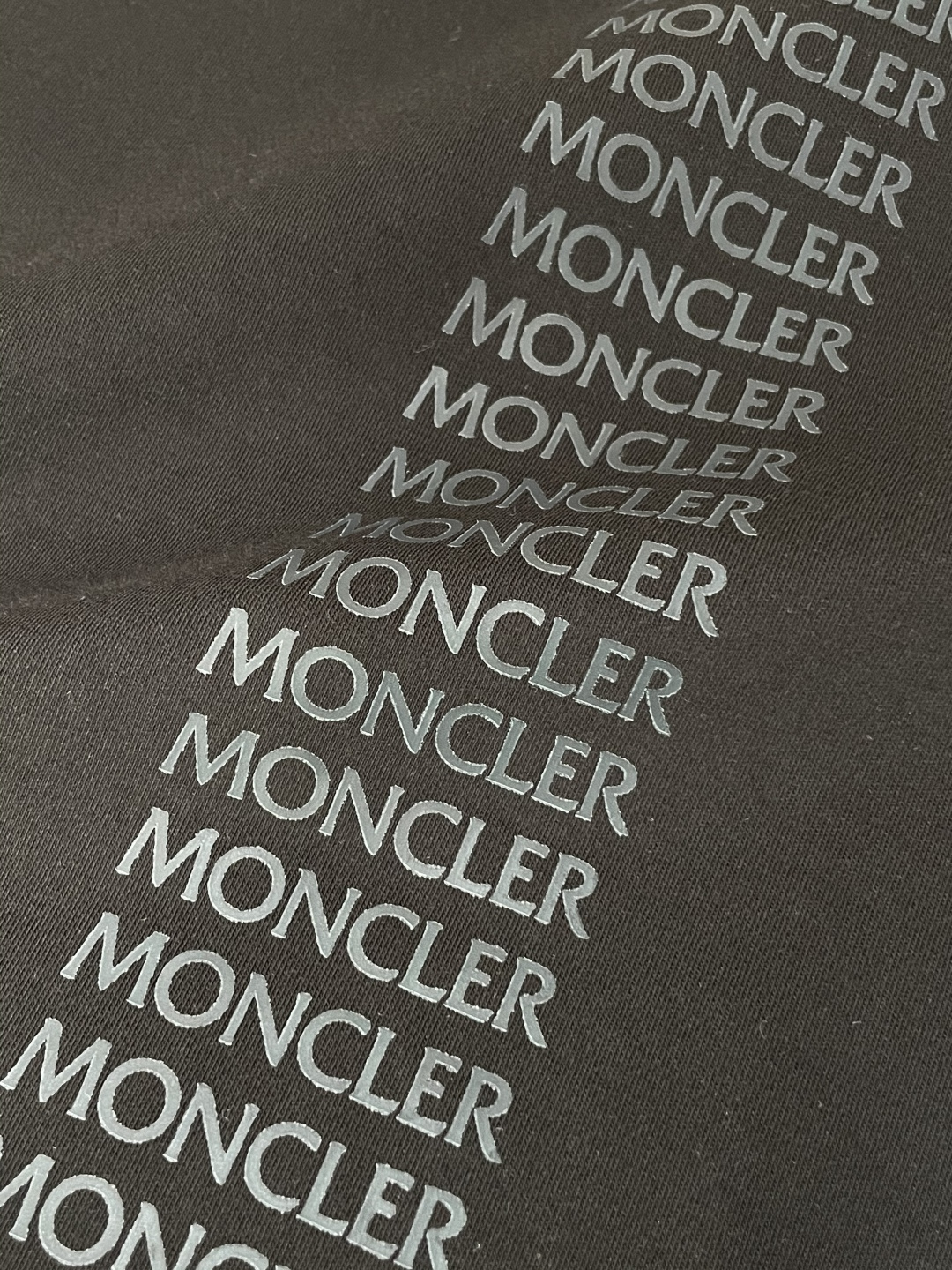 MK2025早秋新品厚款水柔棉联排字母印花长袖T恤衫；定制260克高密水柔棉面料，胸前联排字母LOGO印