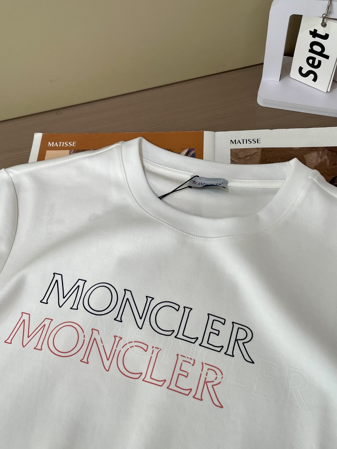 MK2025早秋新品厚款三色镂空印花短袖T恤；定制260克高密水柔棉面料，保暖性强并且增加抗静电工艺，胸