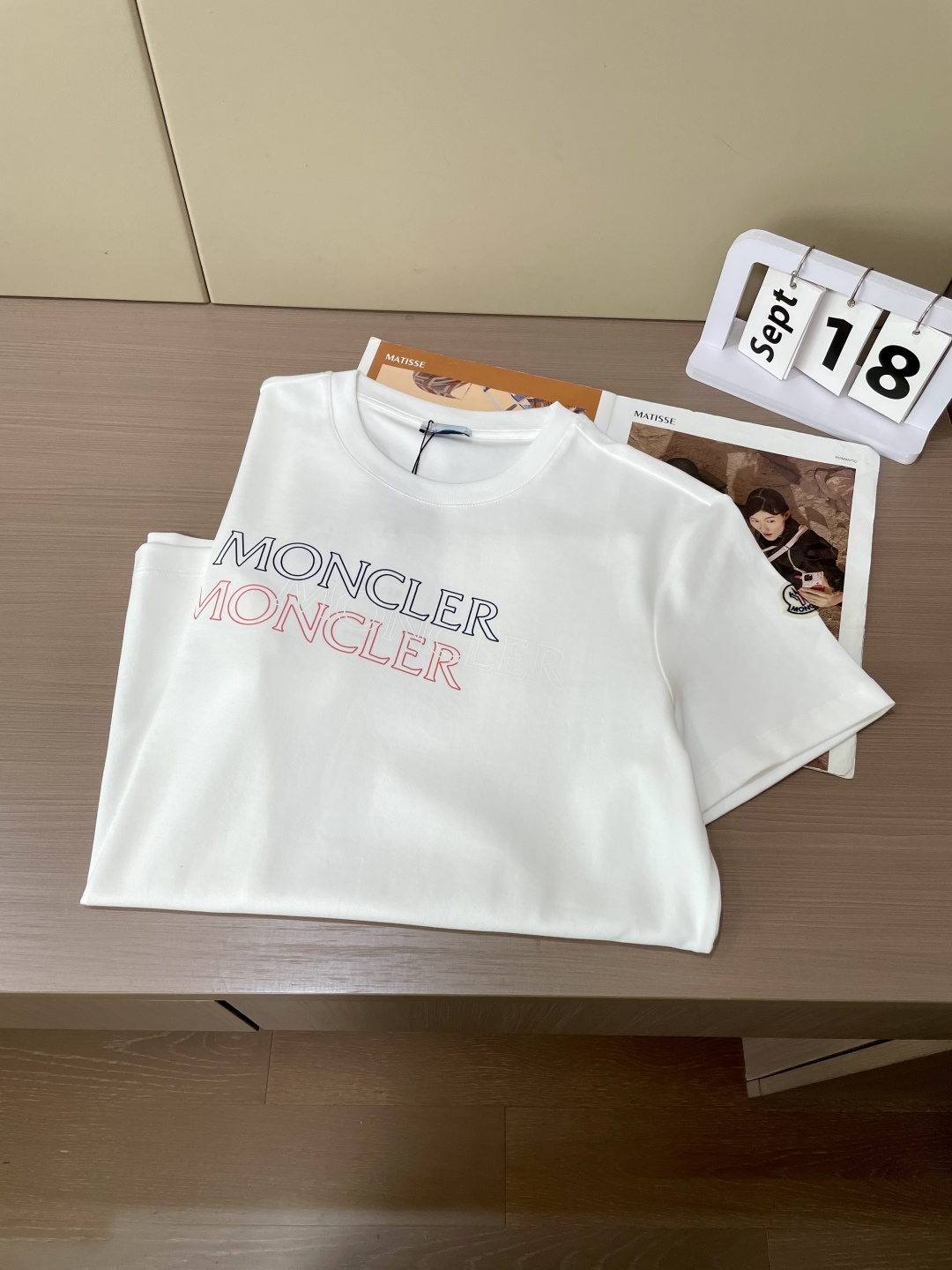 MK2025早秋新品厚款三色镂空印花短袖T恤；定制260克高密水柔棉面料，保暖性强并且增加抗静电工艺，胸