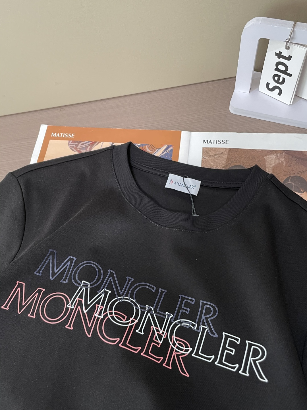 MK2025早秋新品厚款三色镂空印花短袖T恤；定制260克高密水柔棉面料，保暖性强并且增加抗静电工艺，胸