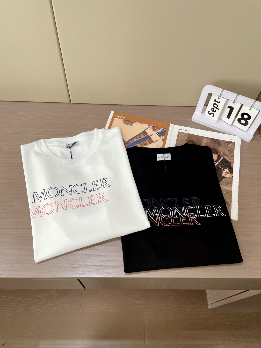 MK2025早秋新品厚款三色镂空印花短袖T恤；定制260克高密水柔棉面料，保暖性强并且增加抗静电工艺，胸